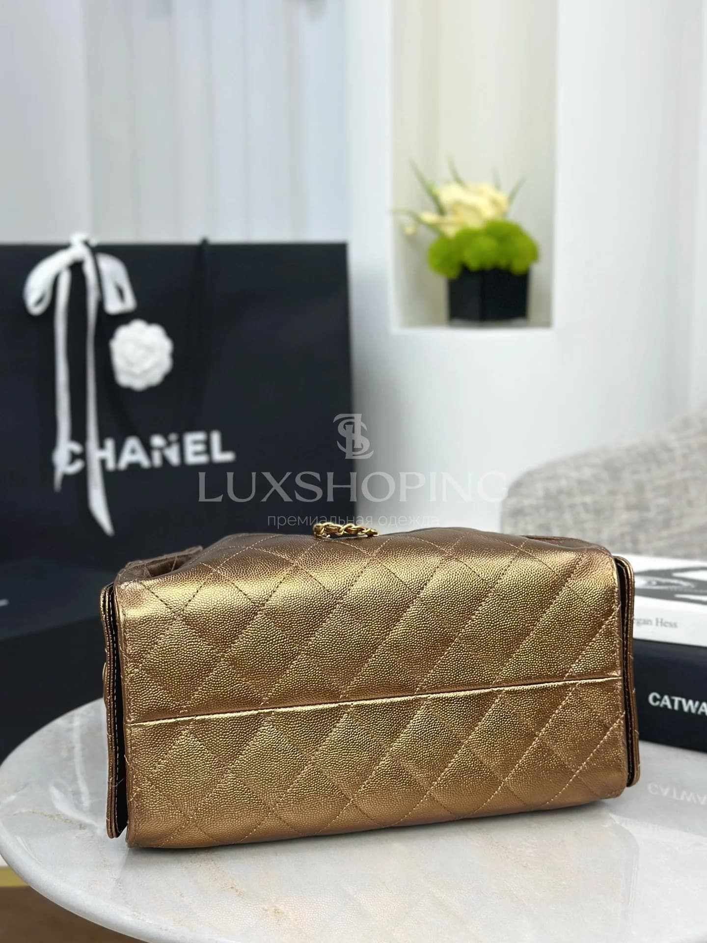 CHANEL 25C сумка-хобо 30×26×14 см золотая - фото 4