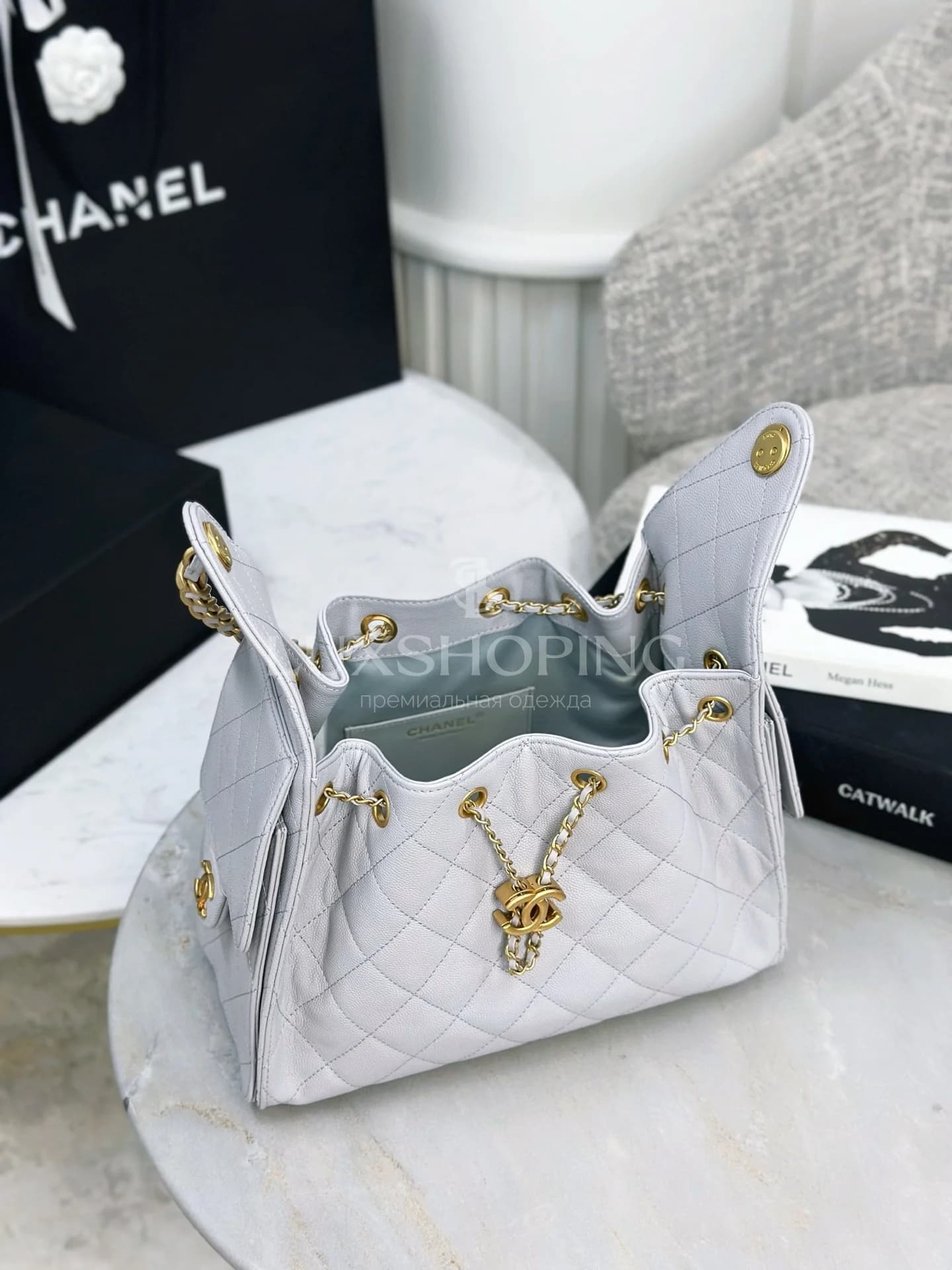 CHANEL 25C сумка-хобо 30×26×14 см белая - фото 5