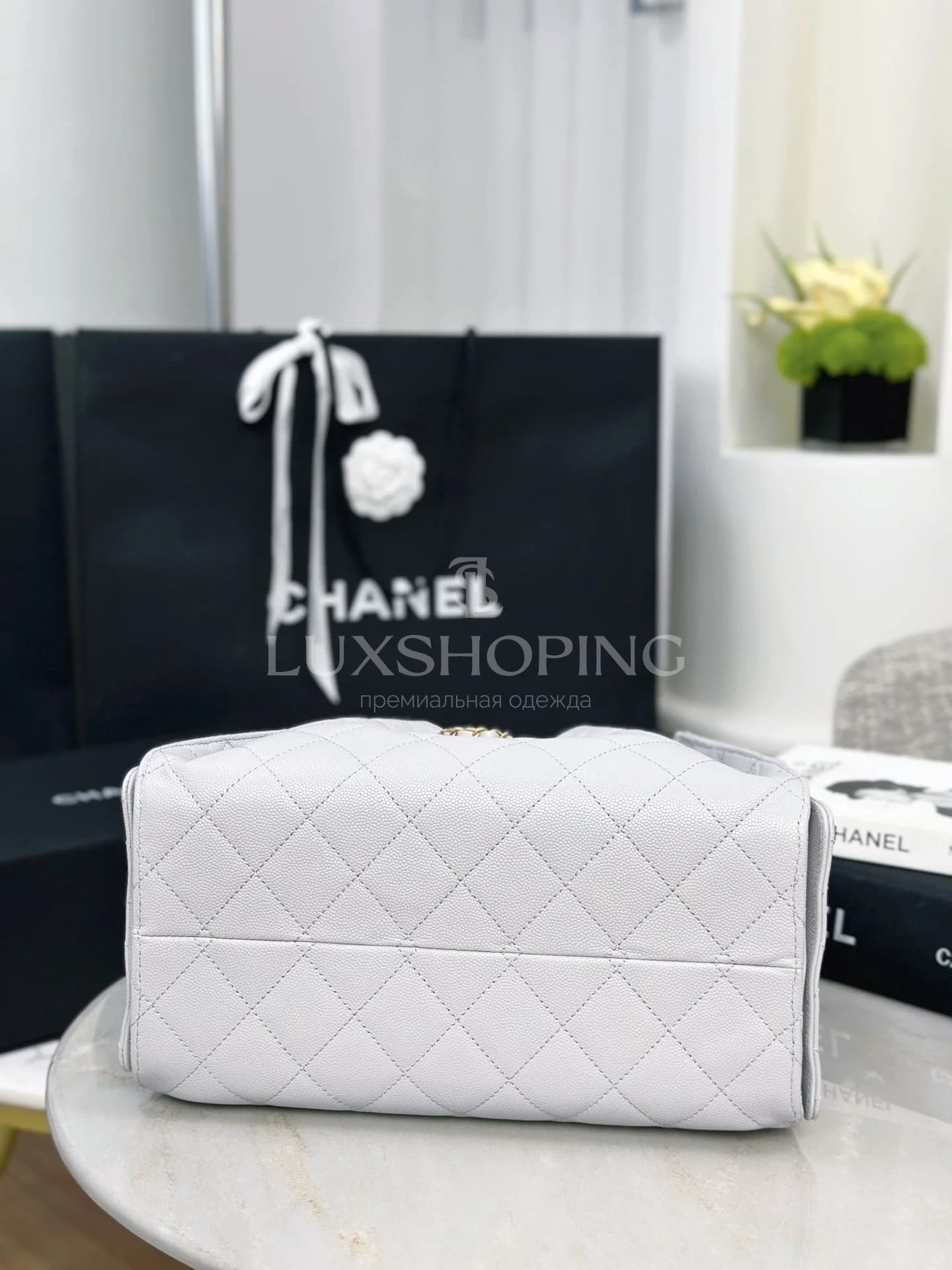 CHANEL 25C сумка-хобо 30×26×14 см белая - фото 8