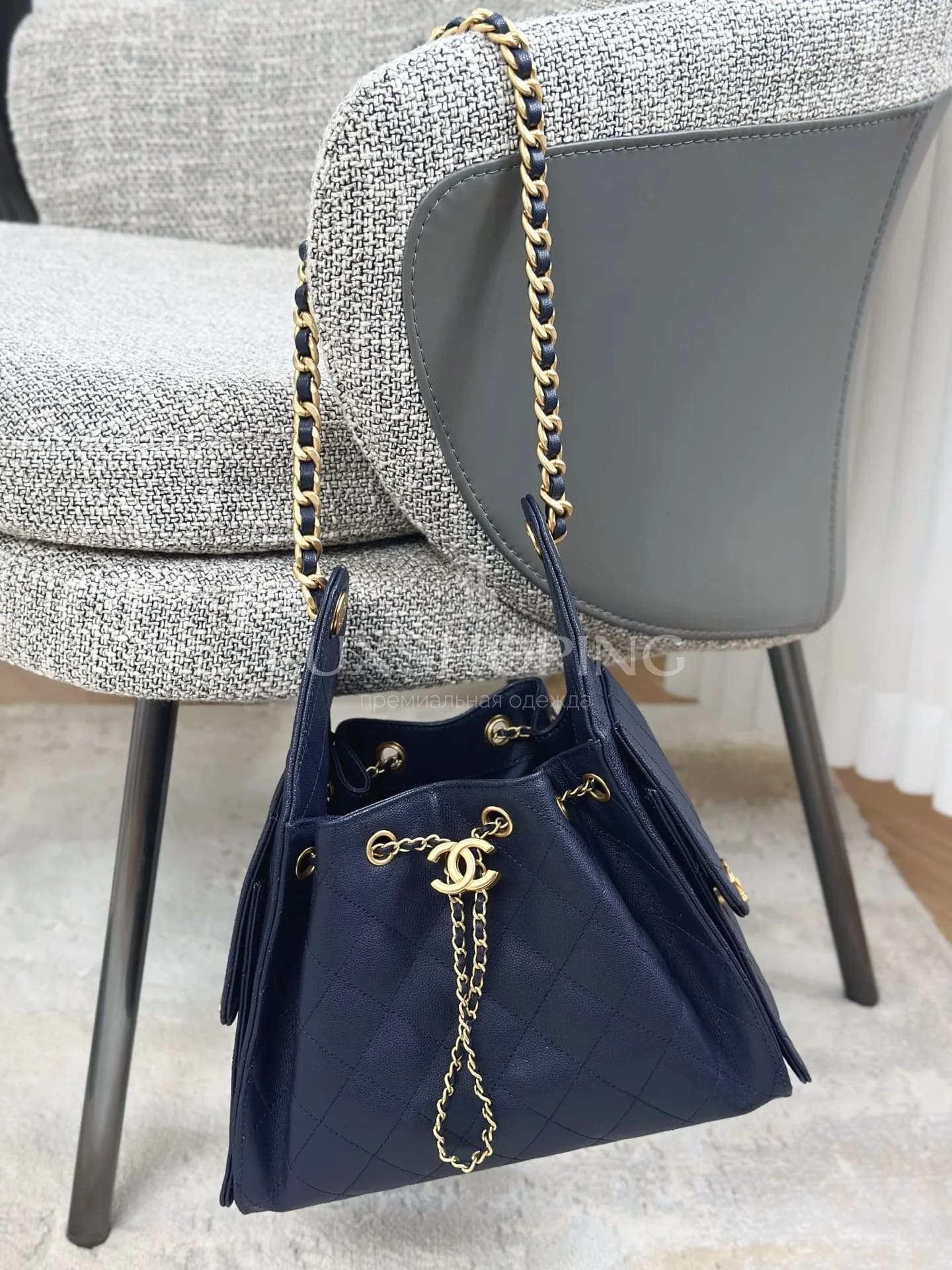 CHANEL 25C сумка-хобо 30×26×14 см темно синяя - фото 8