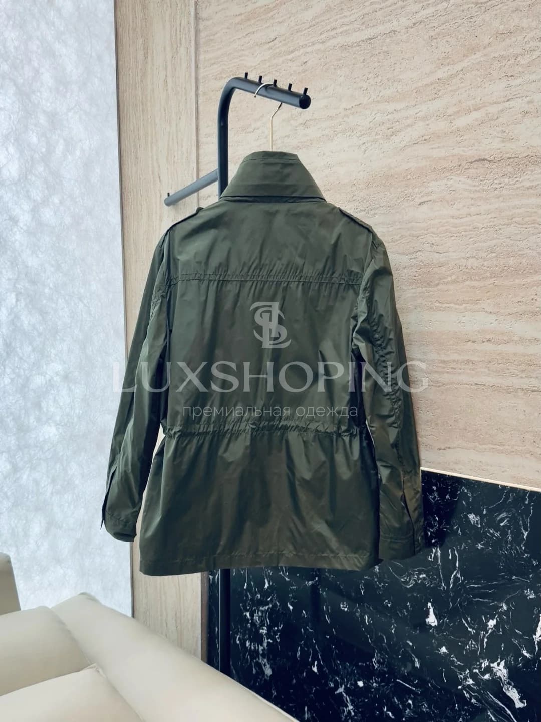 Moncler  Женская куртка с поясом и высоким воротником хаки - фото 3