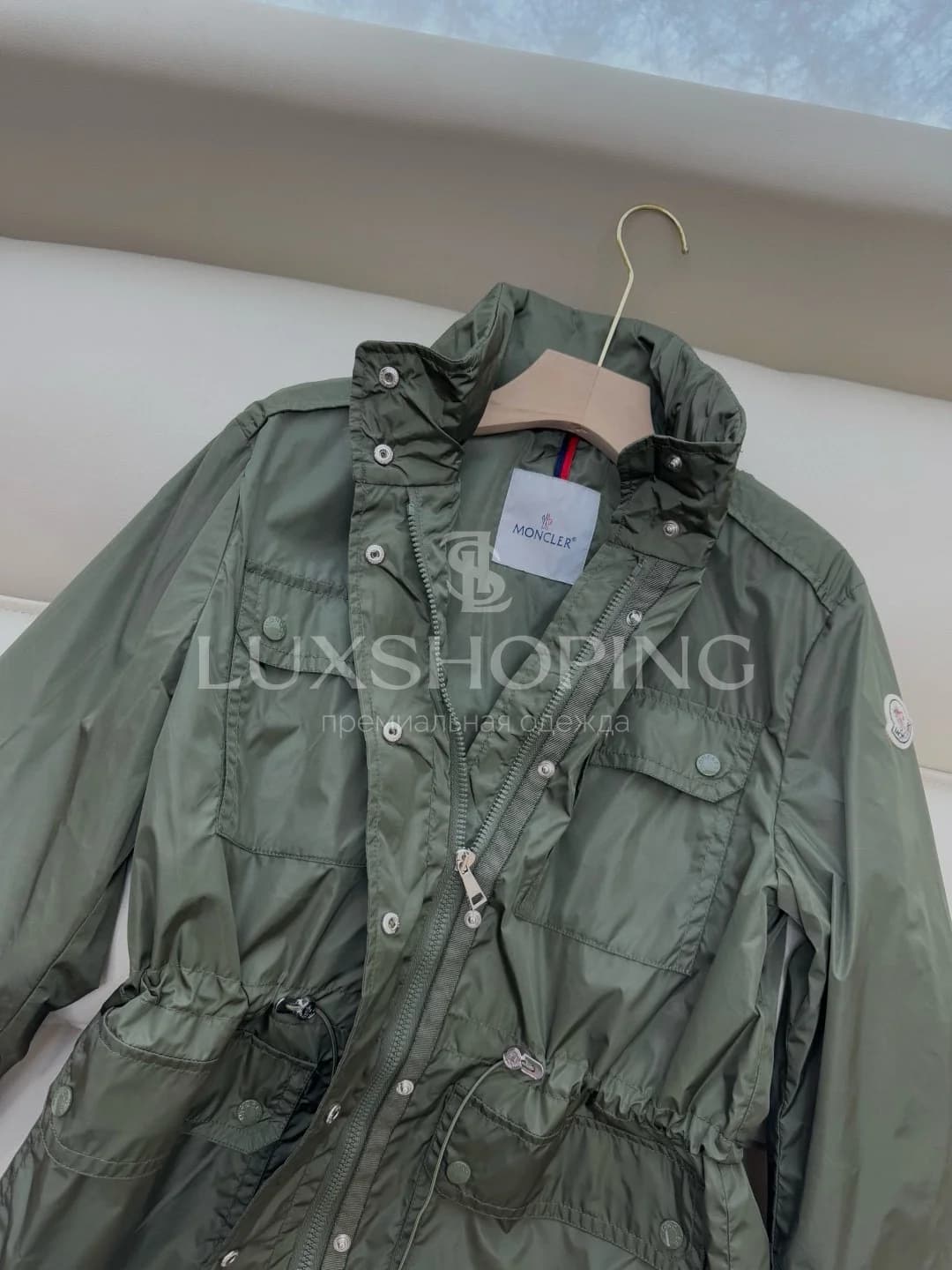 Moncler  Женская куртка с поясом и высоким воротником хаки - фото 6