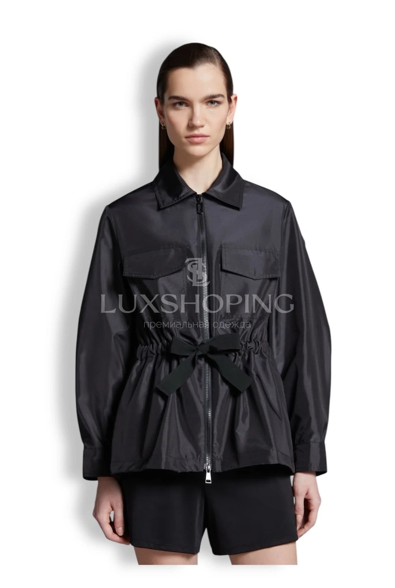 Moncler чёрная короткая куртка с поясом