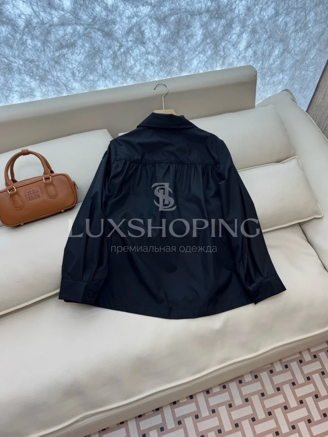 Moncler чёрная короткая куртка с поясом - фото 4