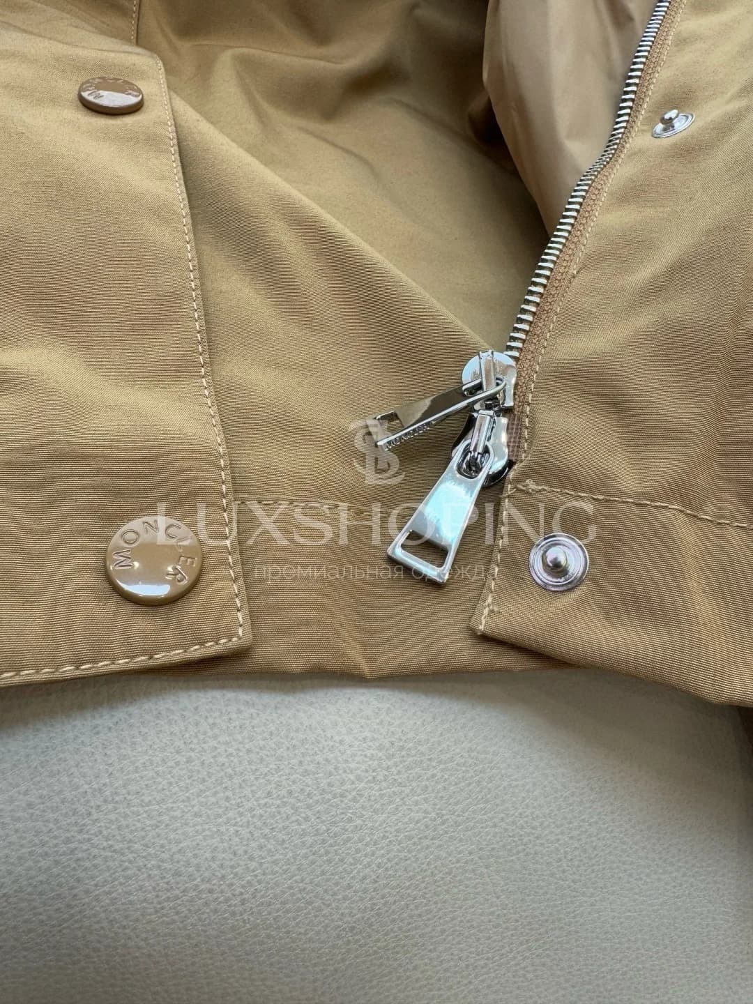 Moncler – Куртка-ветровка с капюшоном и кулиской - фото 6