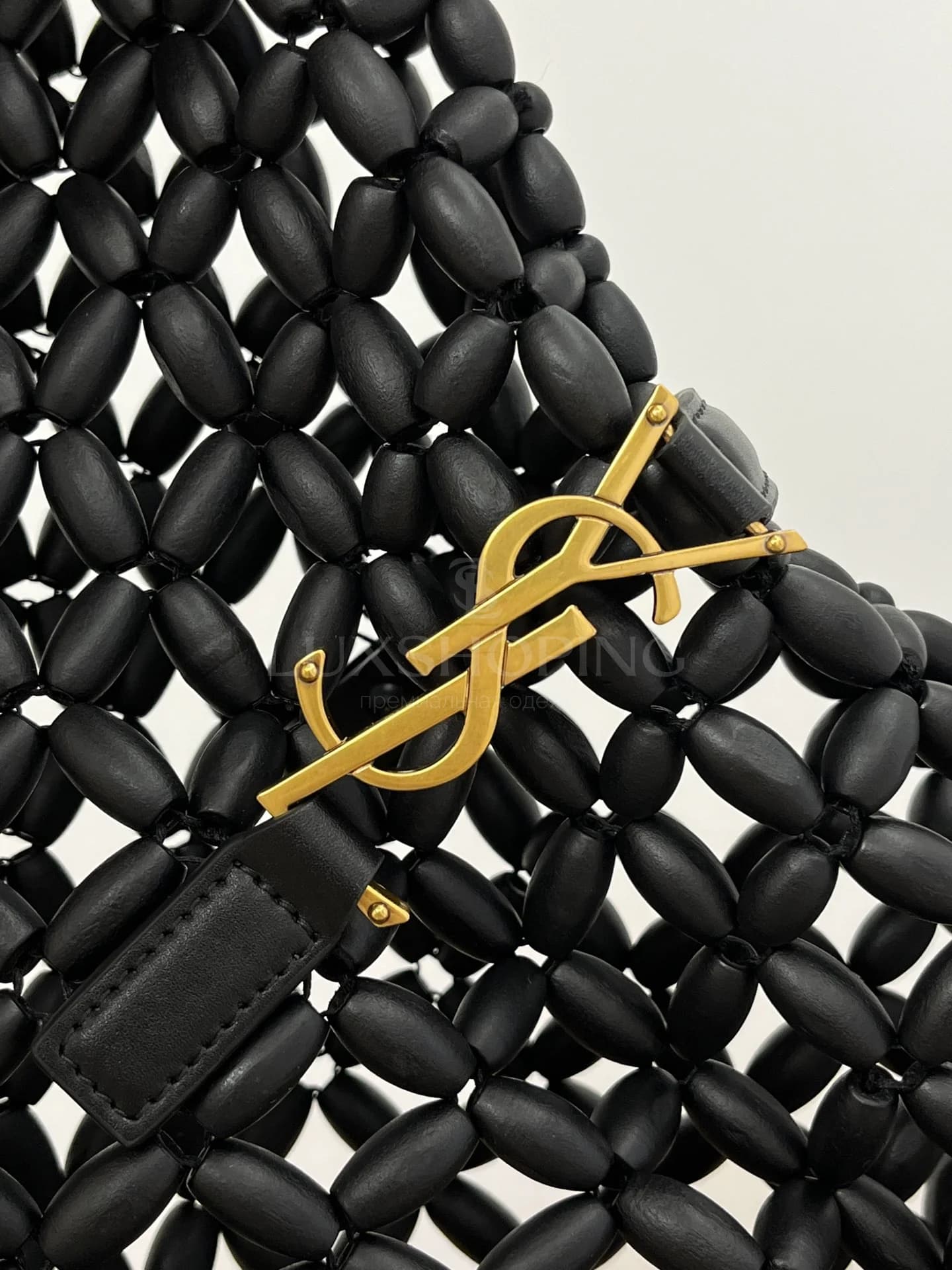 Сумка YSL Hobo из деревянных бусин 30×35×10 см черная - фото 4