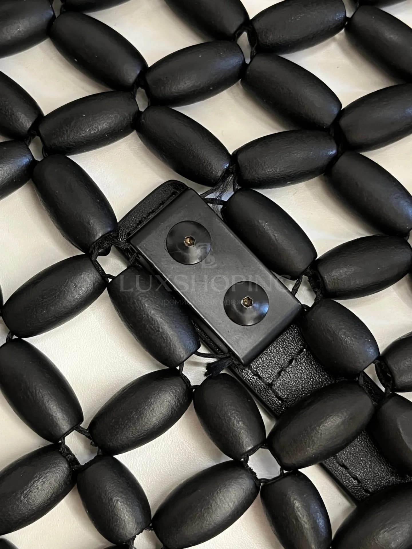 Сумка YSL Hobo из деревянных бусин 30×35×10 см черная - фото 7