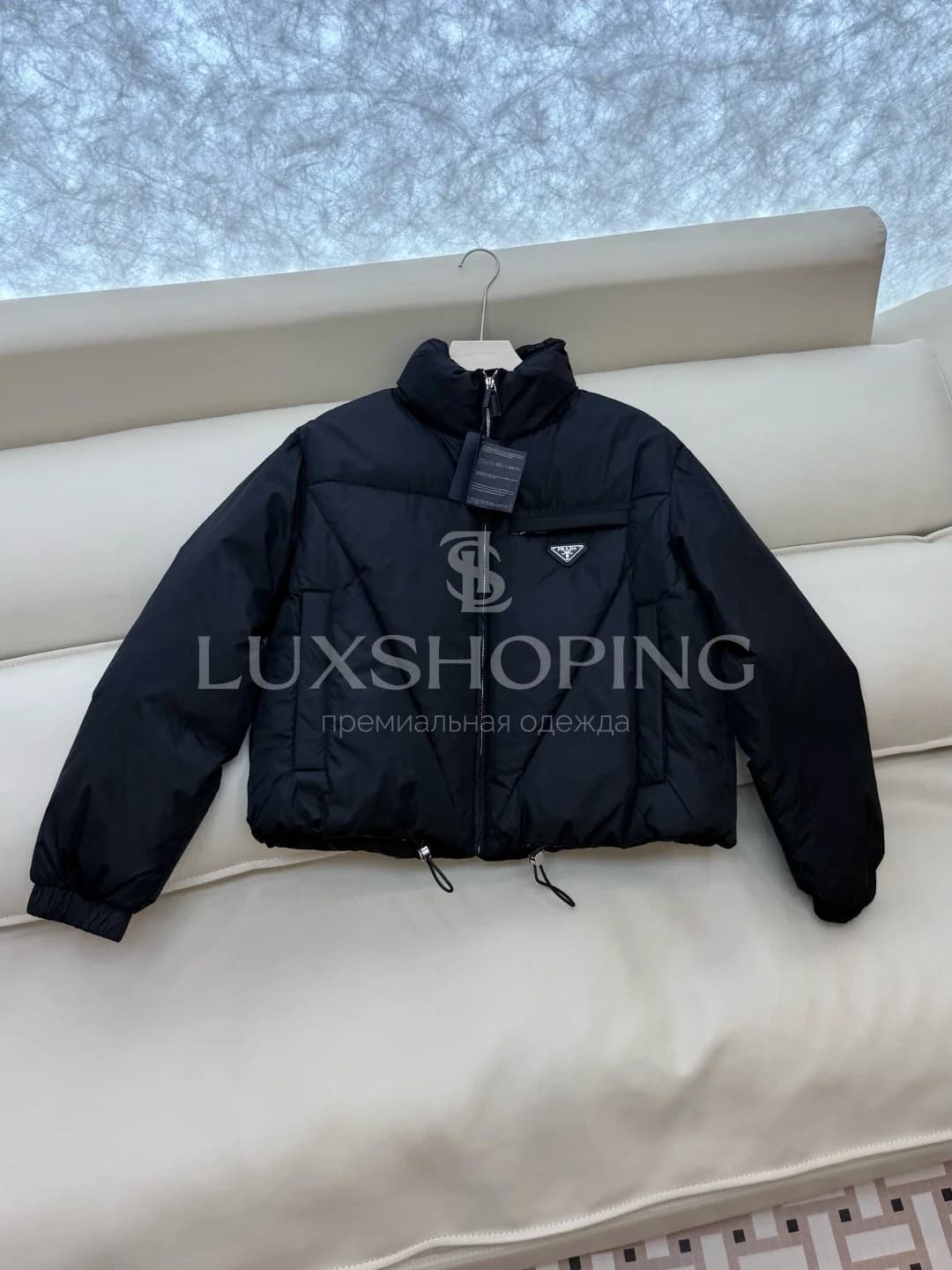 Prada | Утепленная укороченная куртка-пуховик 90% белый гусиный пух - фото 5