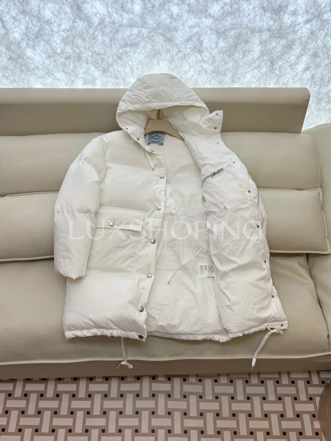 PRADA белый пуховик - фото 2