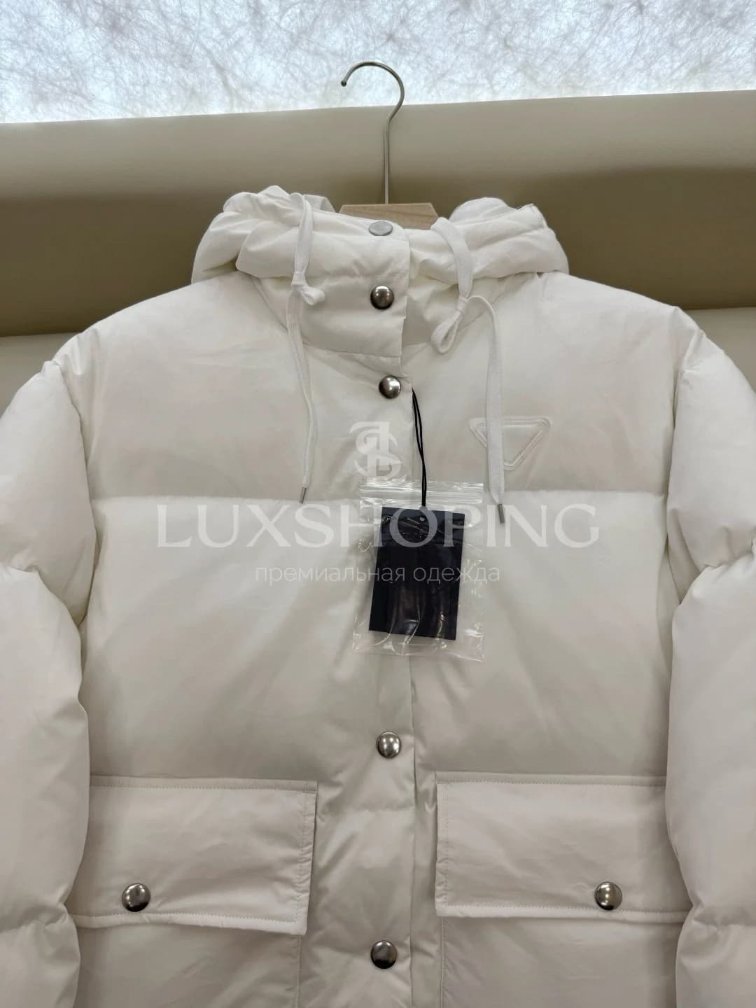 PRADA белый пуховик - фото 4