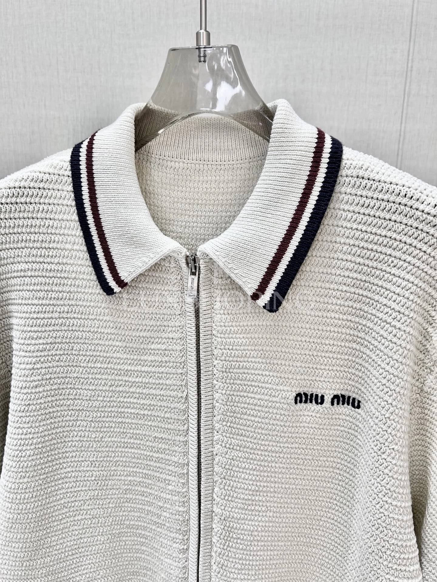 MIU MIU Кардиган в академическом стиле с контрастной отделкой, коллекция 25FW - фото 8