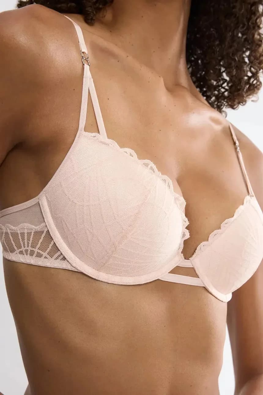 Той ночью в Вегасе Бюстгальтер - фото 3