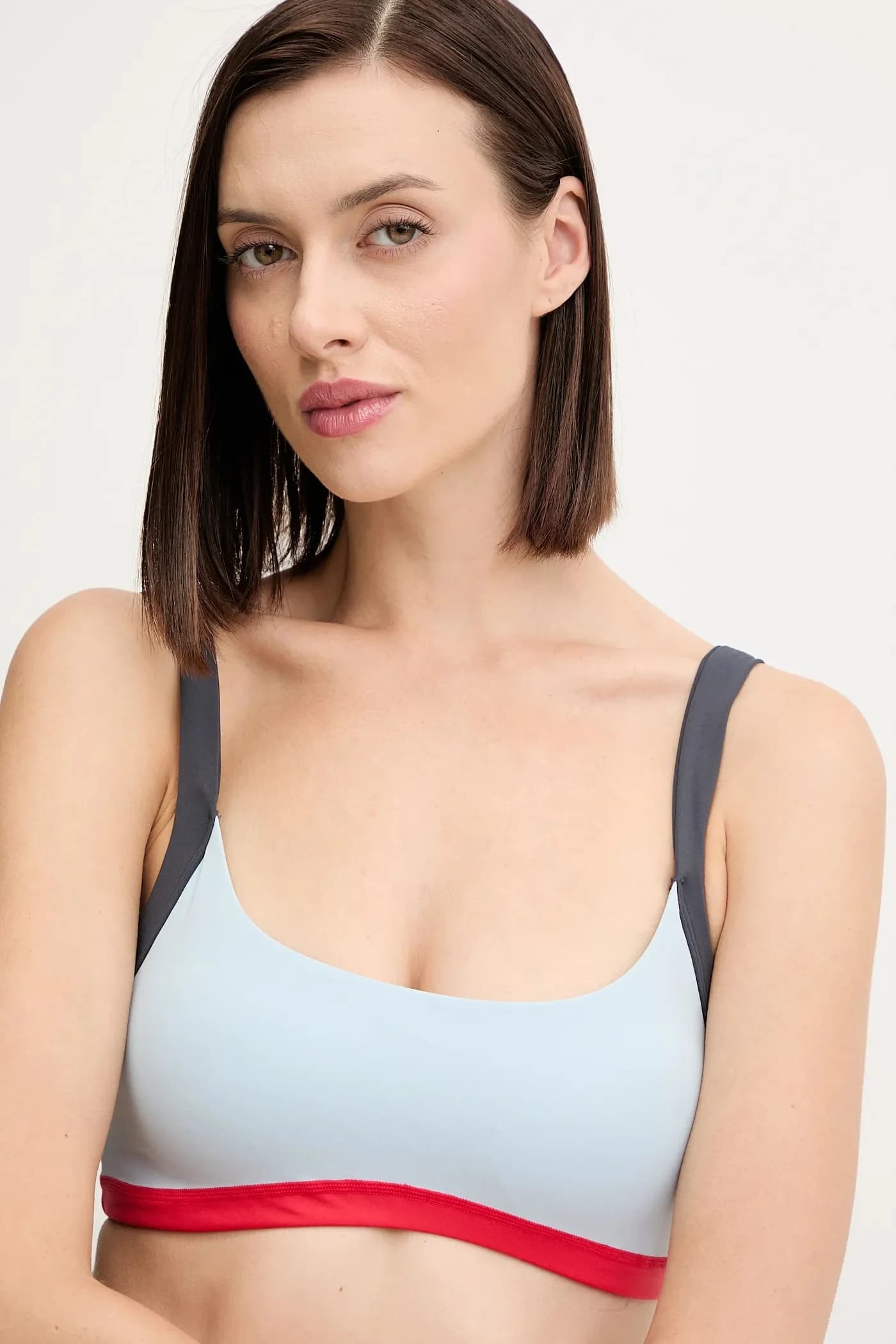 Яркий спортивный бюстгальтер - фото 4