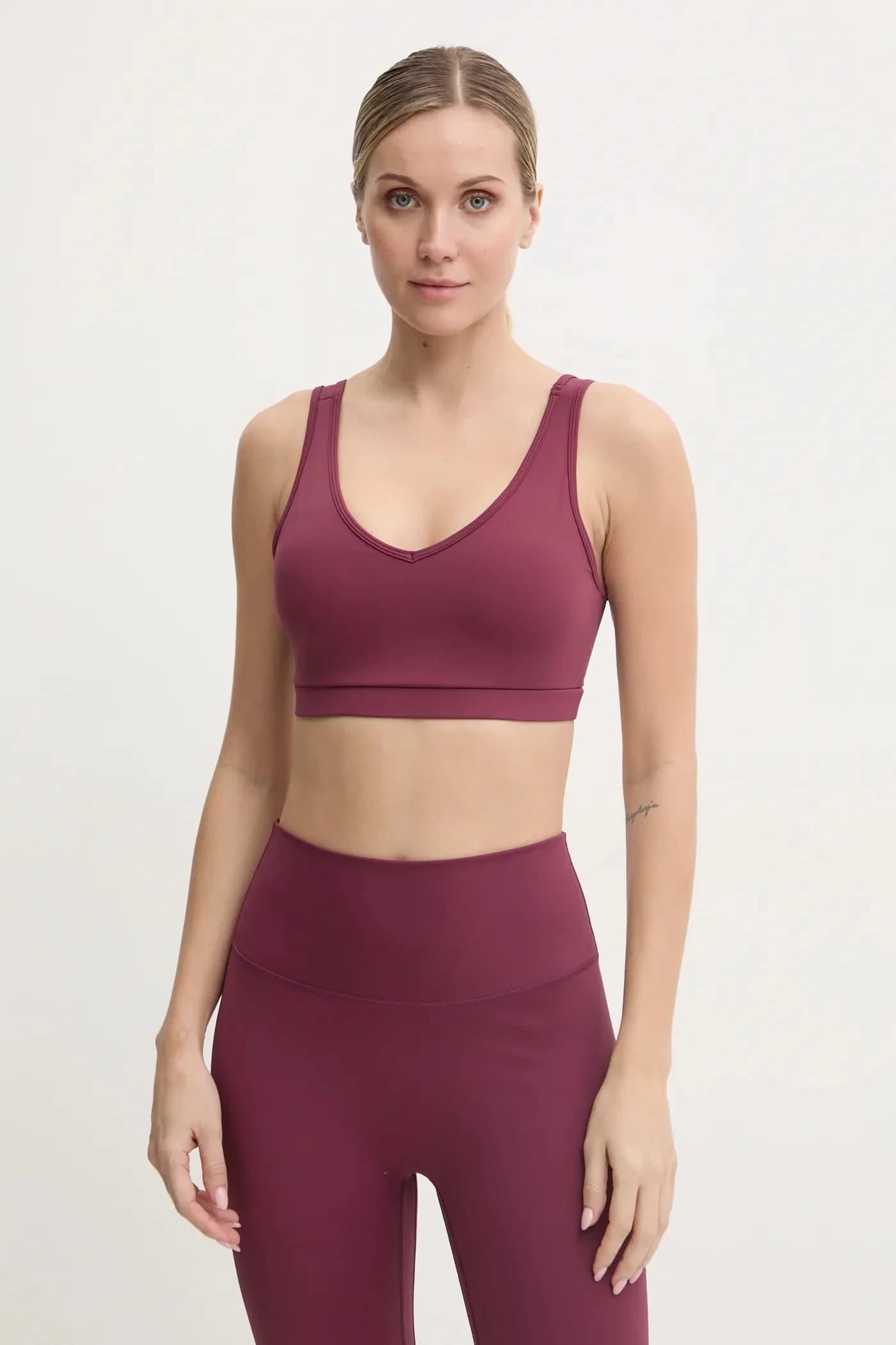 Контрольный бюстгальтер для йоги