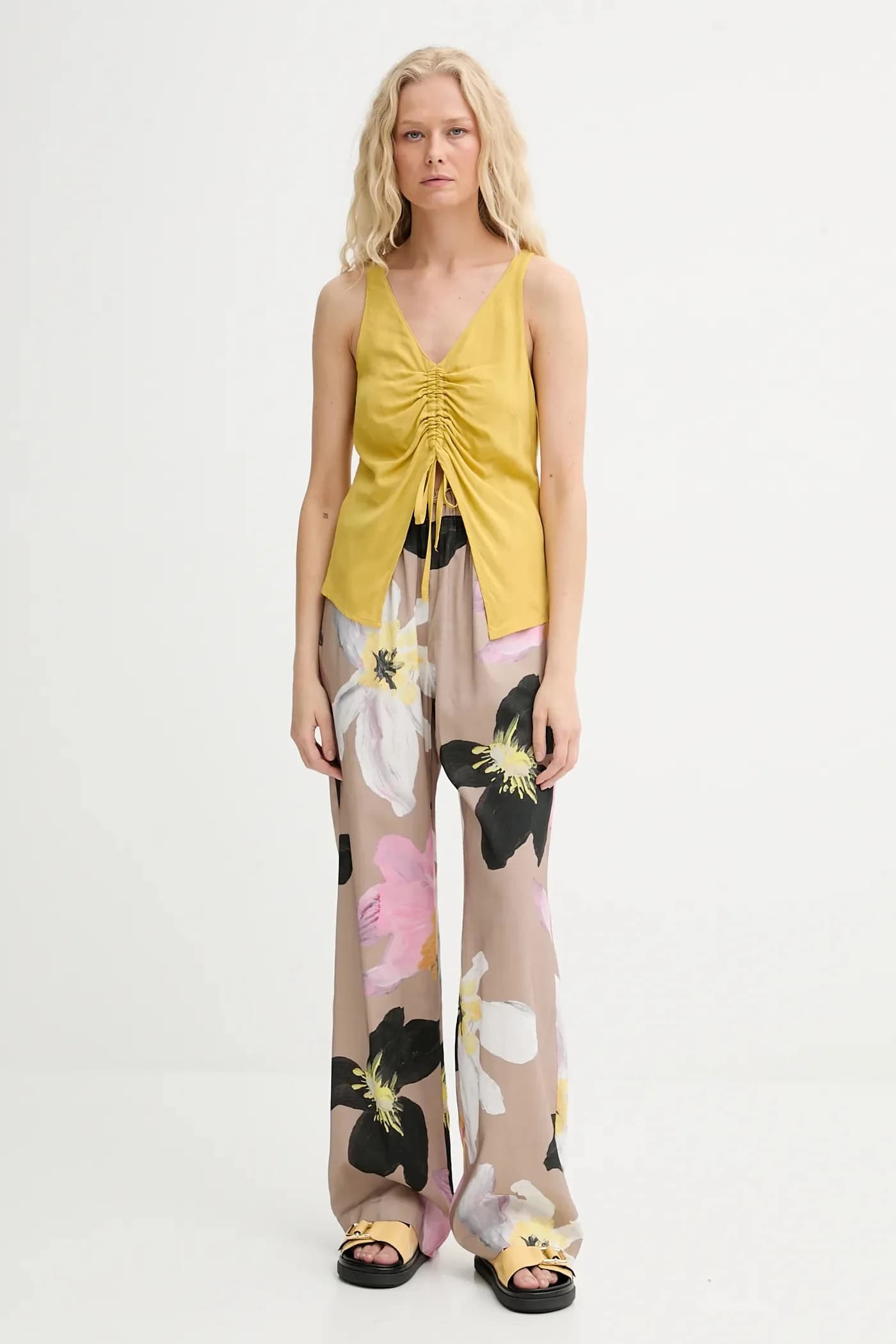 Креативная блузка из переработанного материала - фото 2