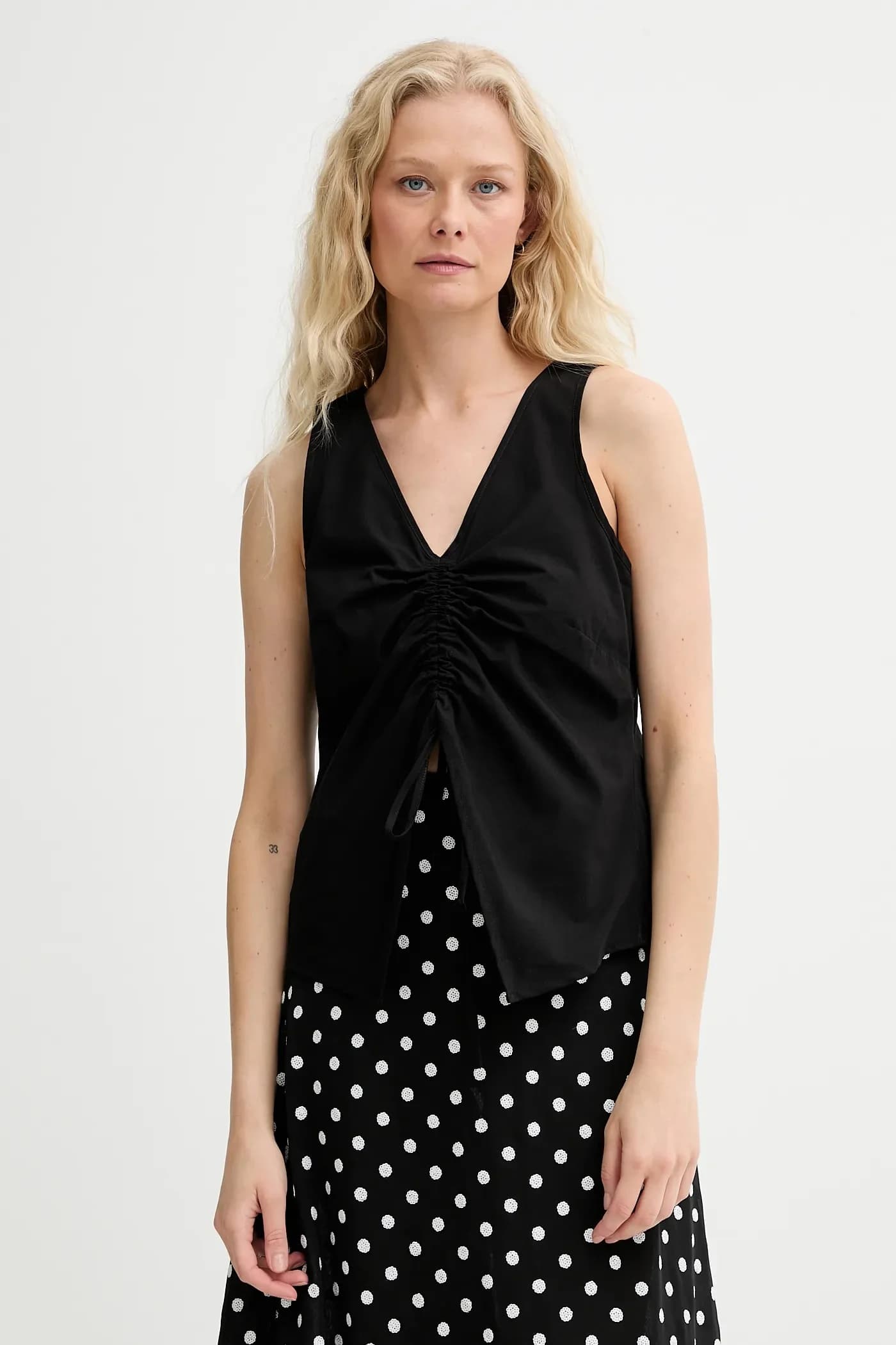 Креативная блузка из переработанного хлопка