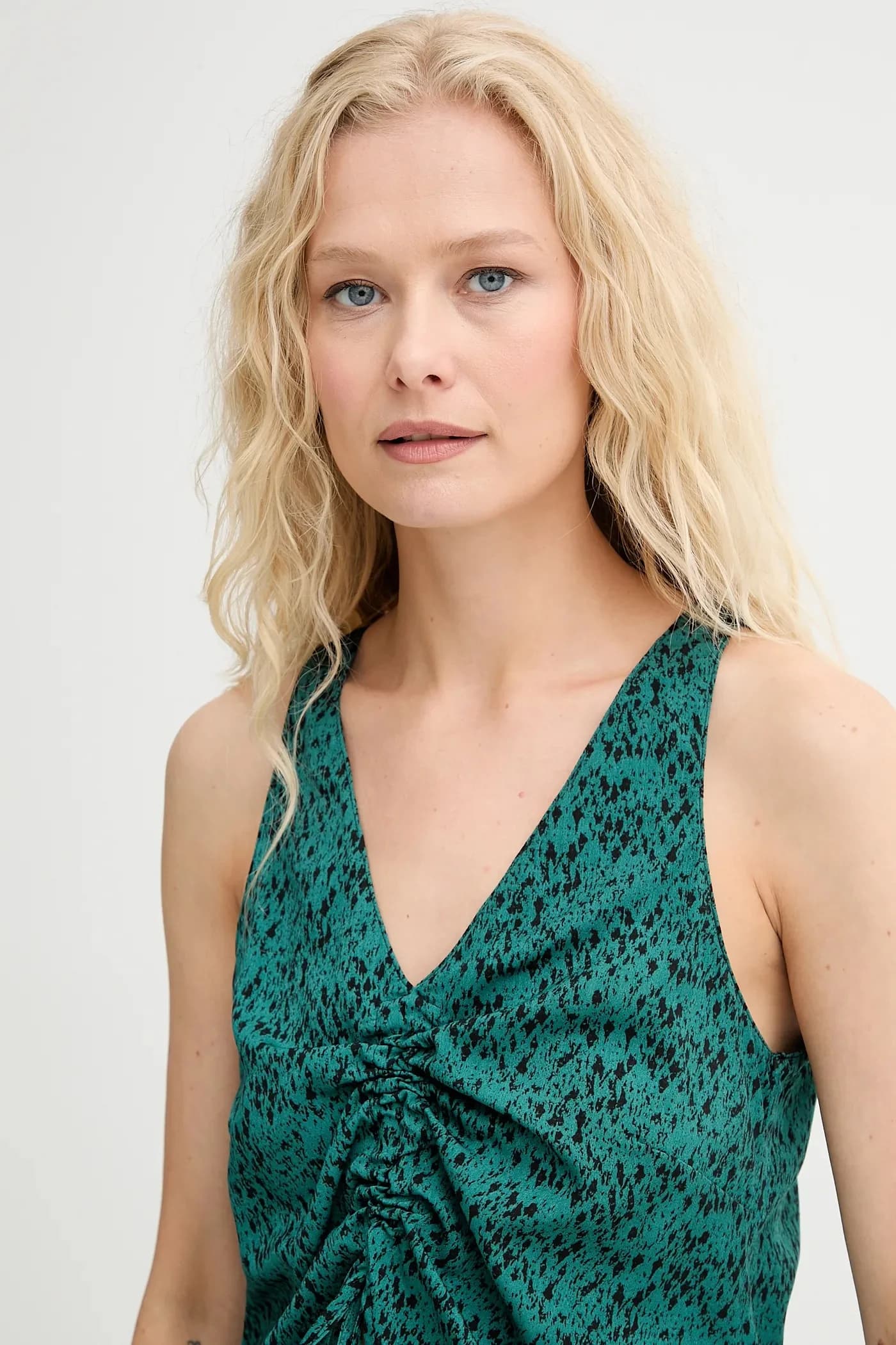 Креативная блузка из переработанного хлопка - фото 4