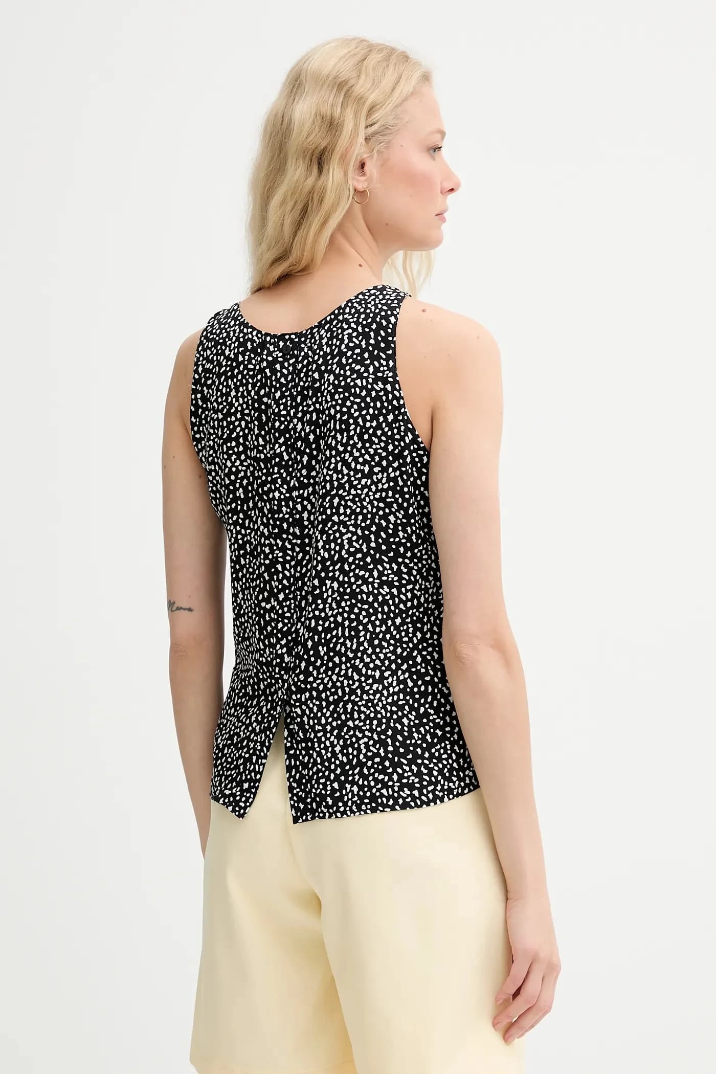 Креативная блузка из переработанного хлопка - фото 3