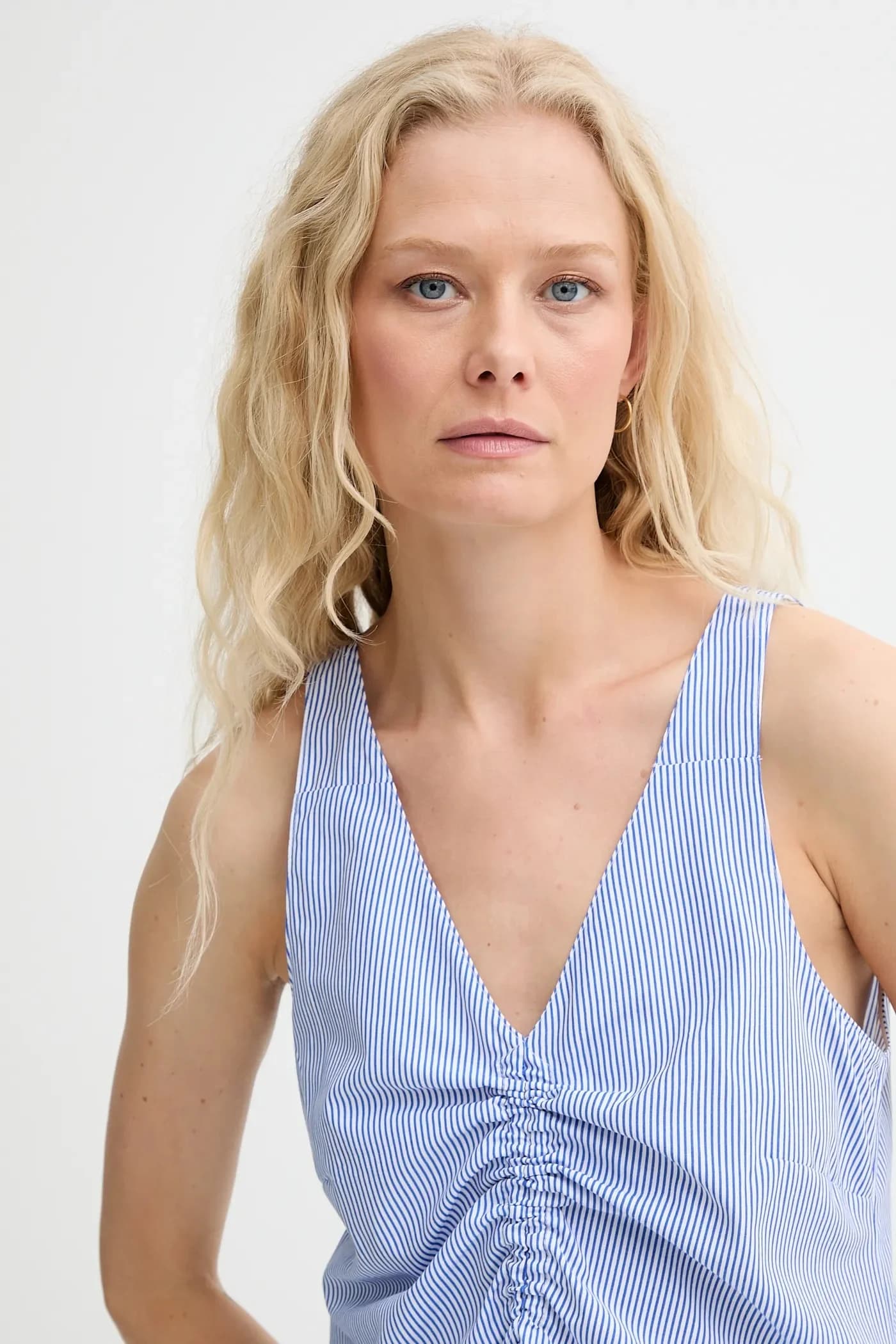 Креативная блузка из переработанного хлопка - фото 4