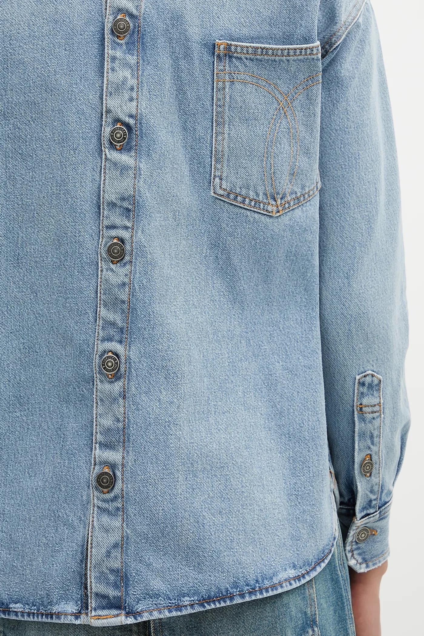 Джинсовая рубашка с открытой спиной и вышивкой - фото 7