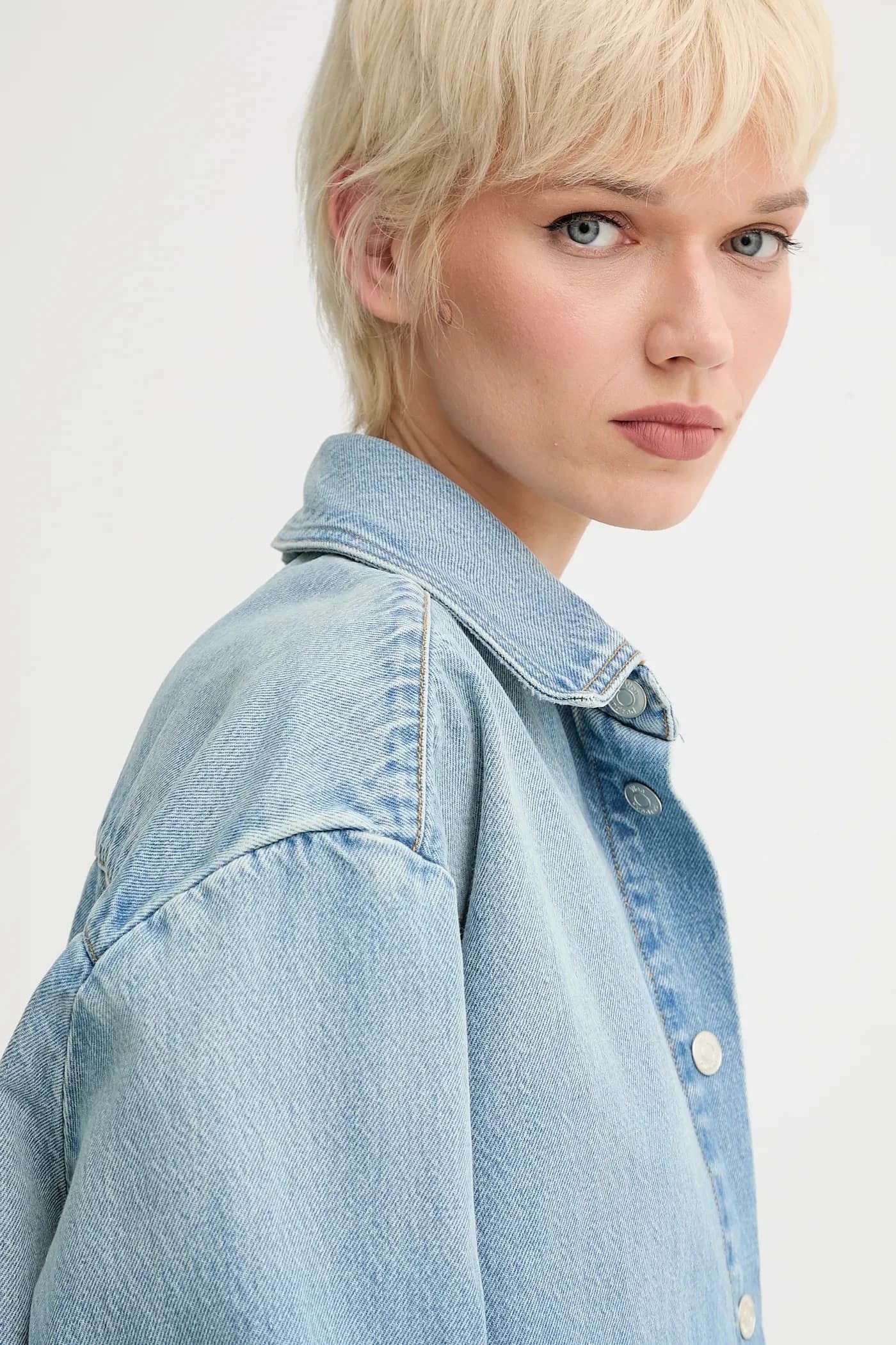 Джинсовая рубашка - фото 4