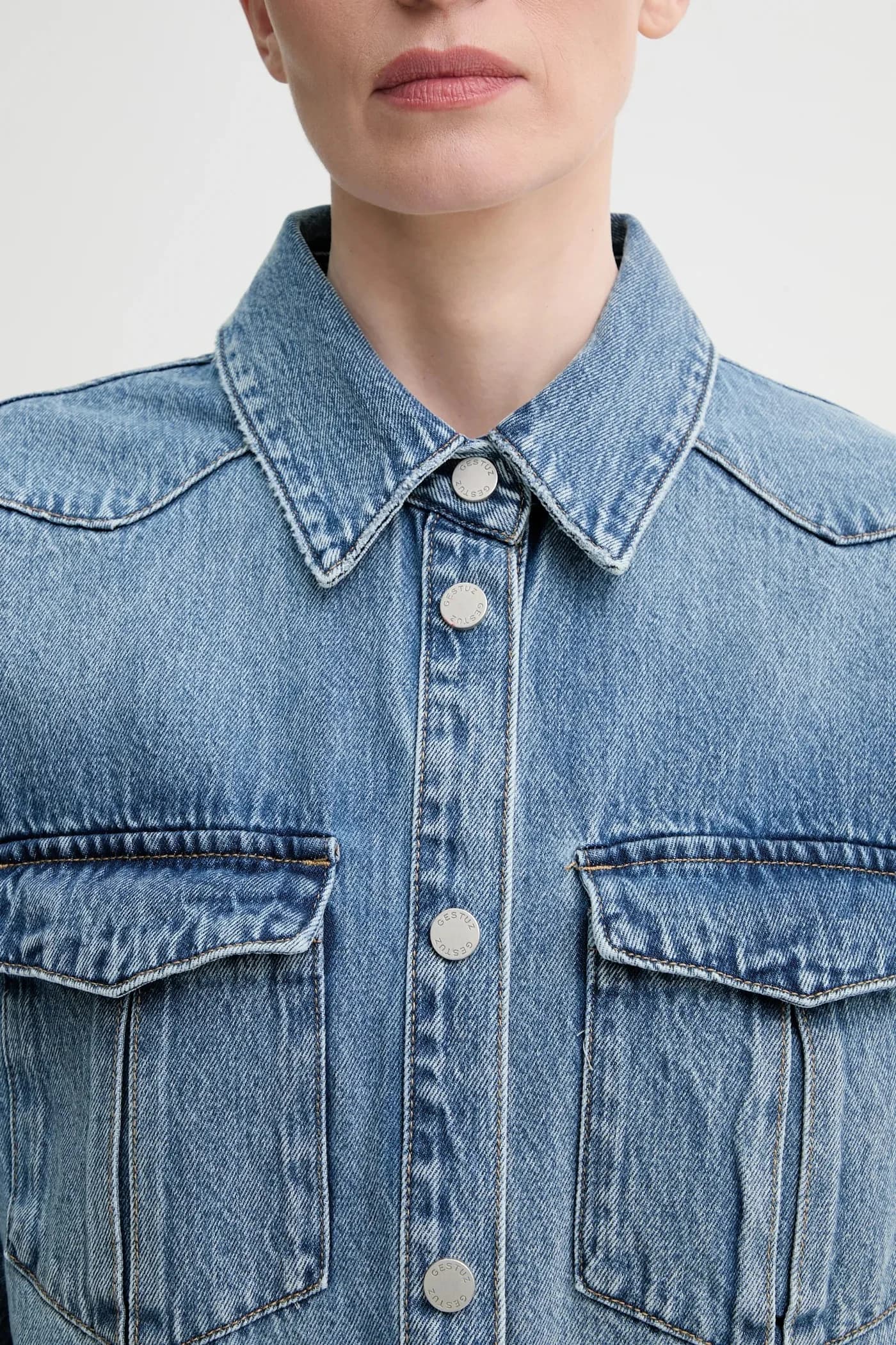 Джинсовая рубашка - фото 6