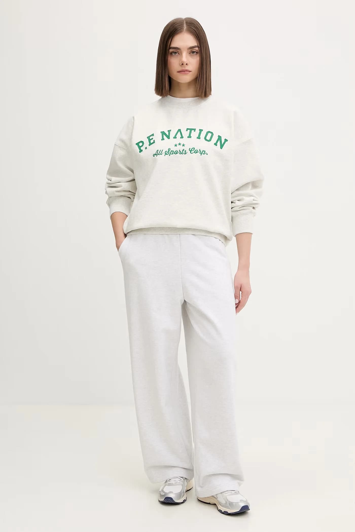 Динамичная женская толстовка оверсайз - фото 2