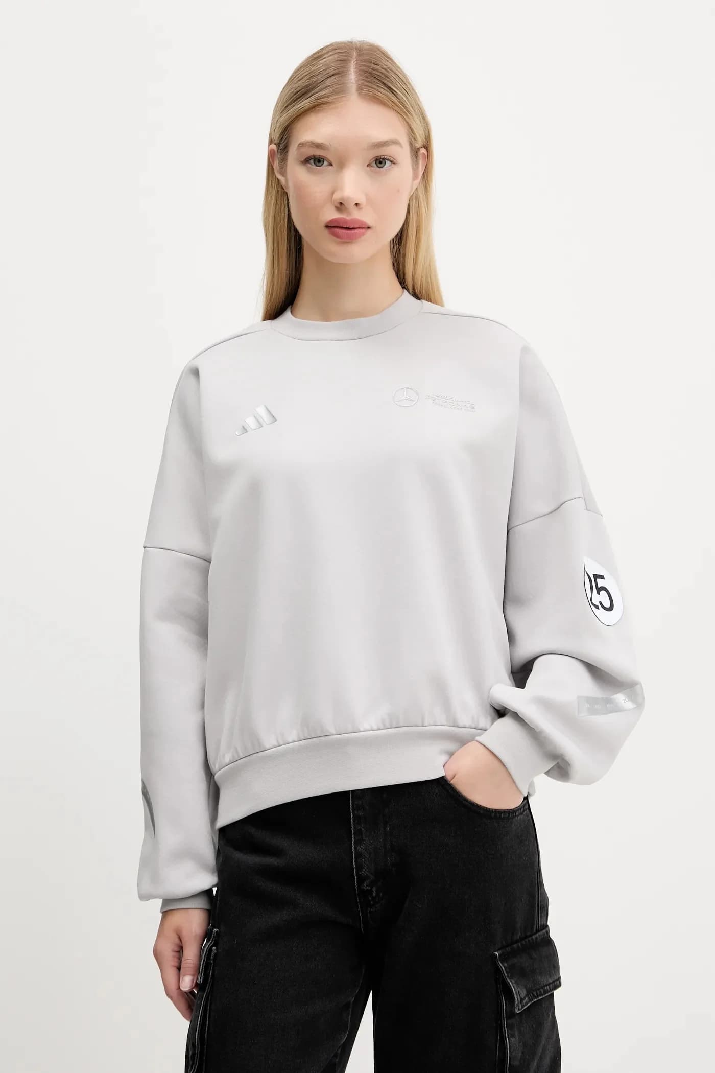 толстовка из коллаборации с Mercedes