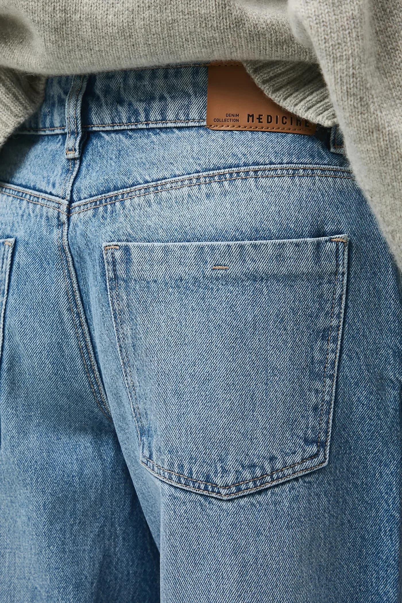 Хлопковые джинсы - фото 4