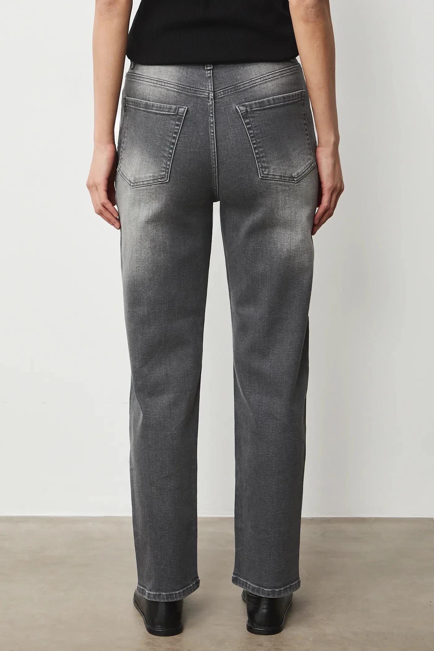 Женские джинсы кроя мамы - фото 3