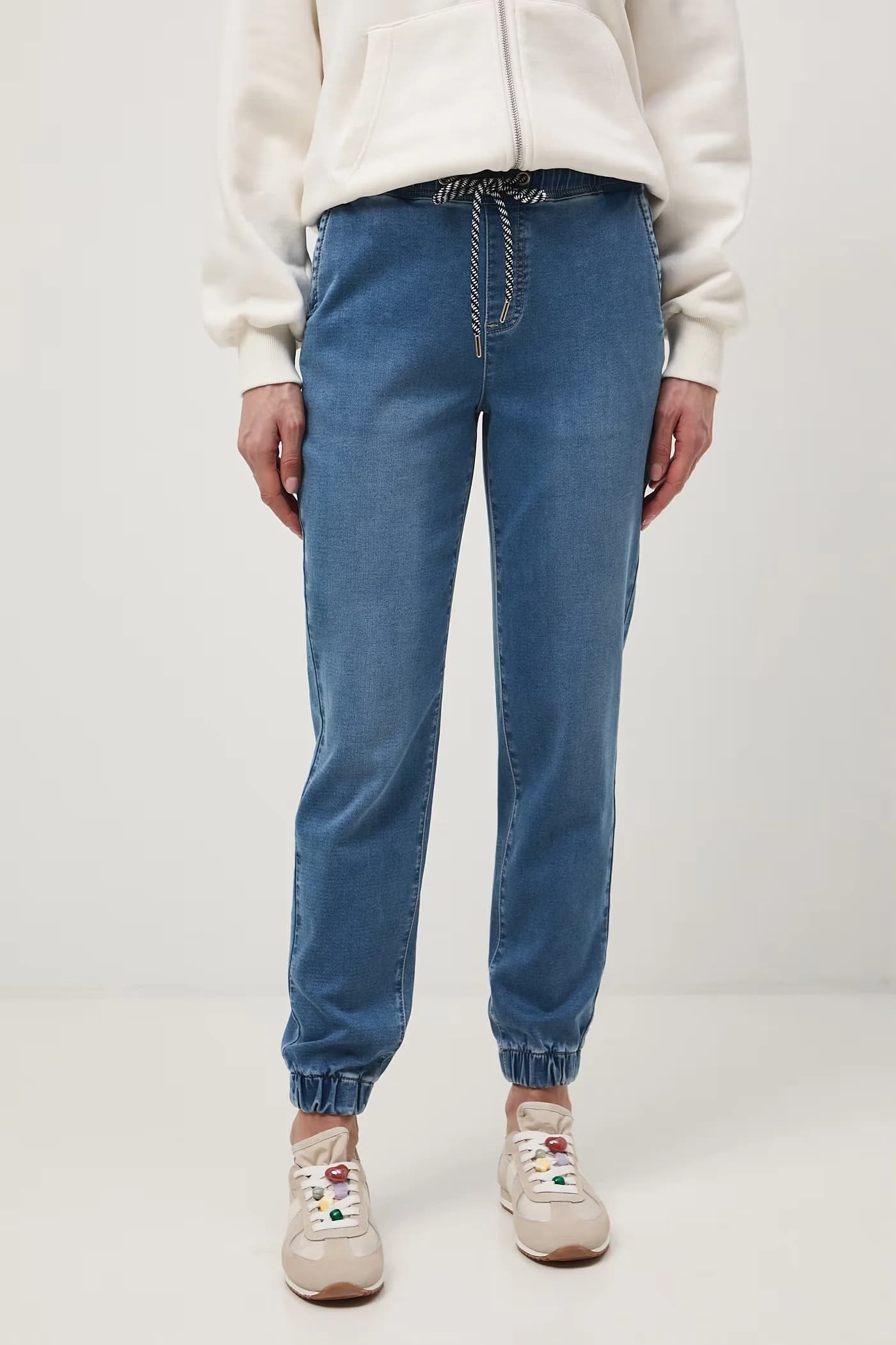 Женские джинсы-джоггеры - фото 2