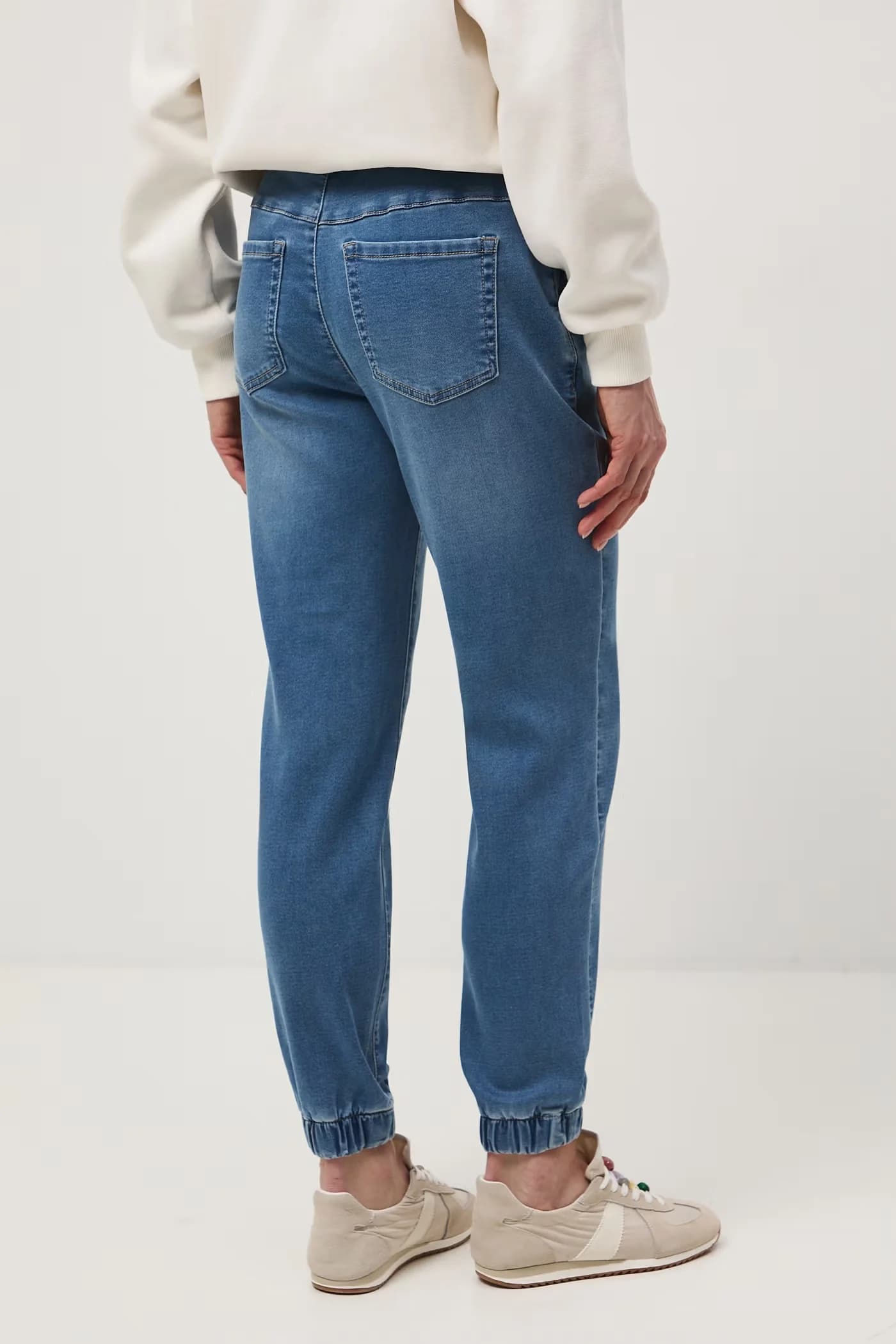 Женские джинсы-джоггеры - фото 3