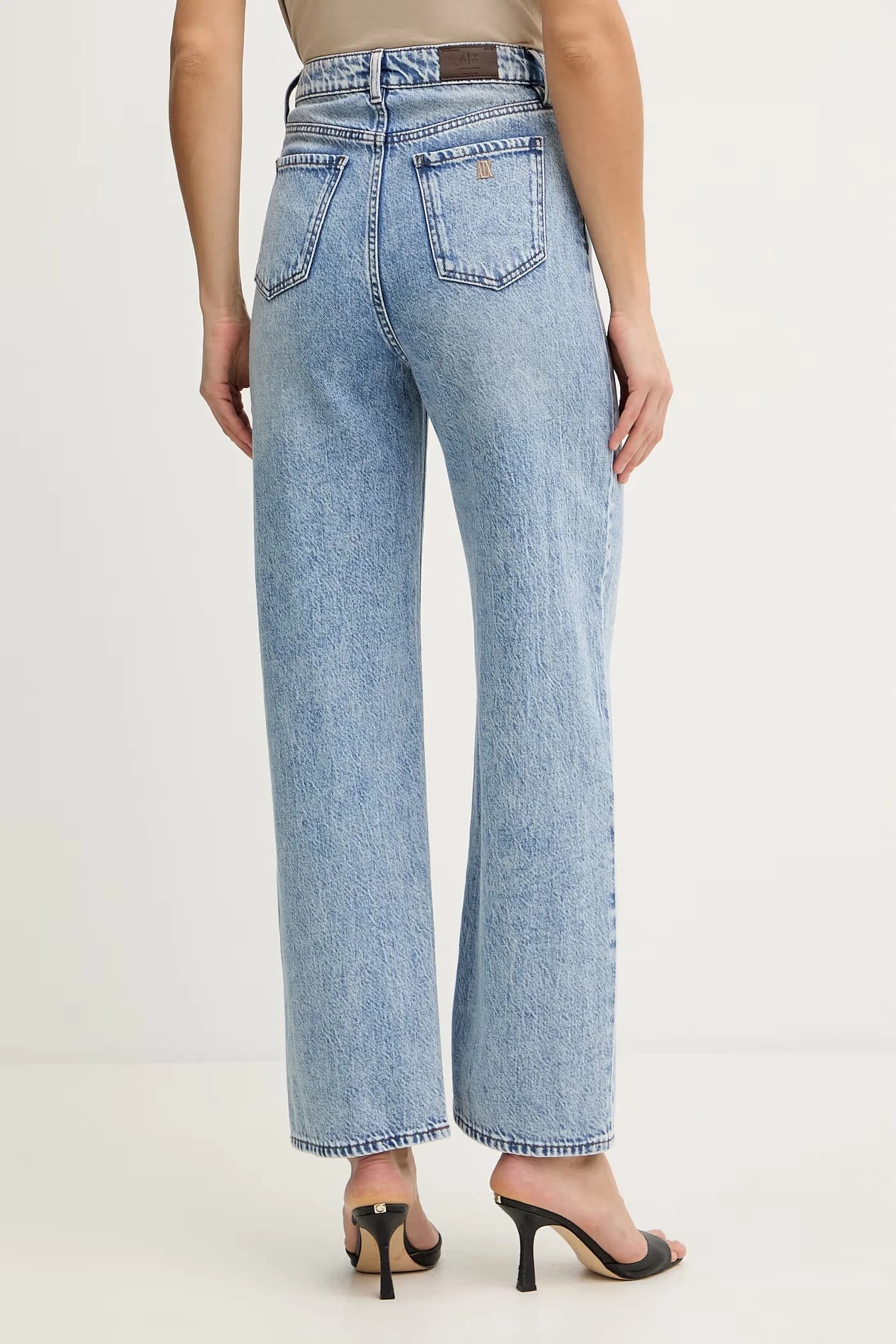 Женские джинсы свободного кроя - фото 3