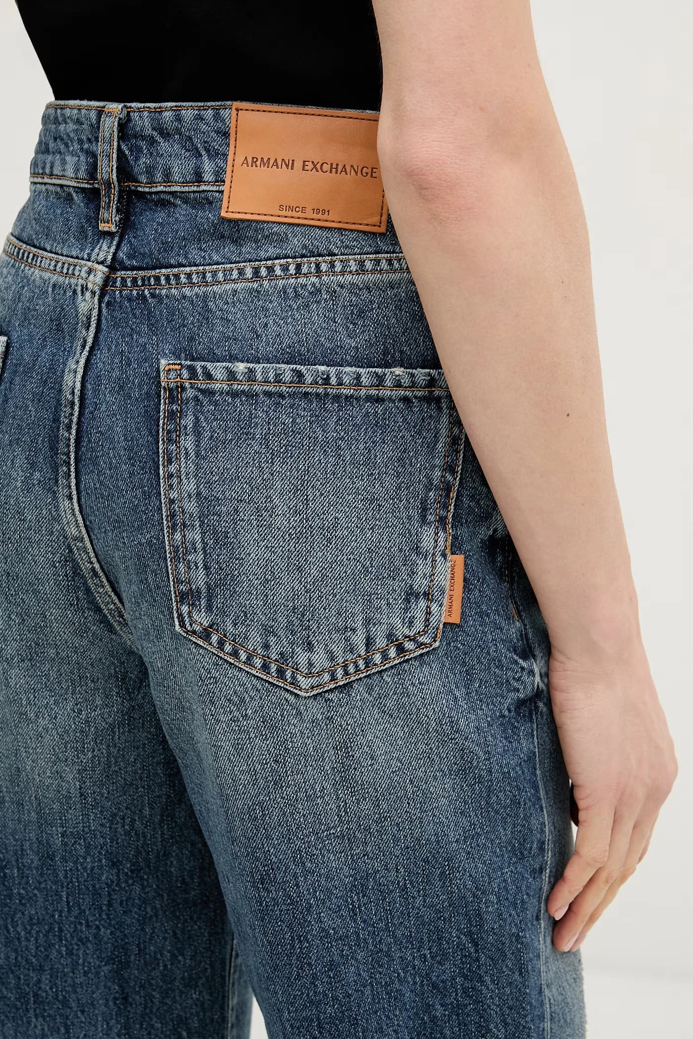 Женские джинсы-морковки - фото 4