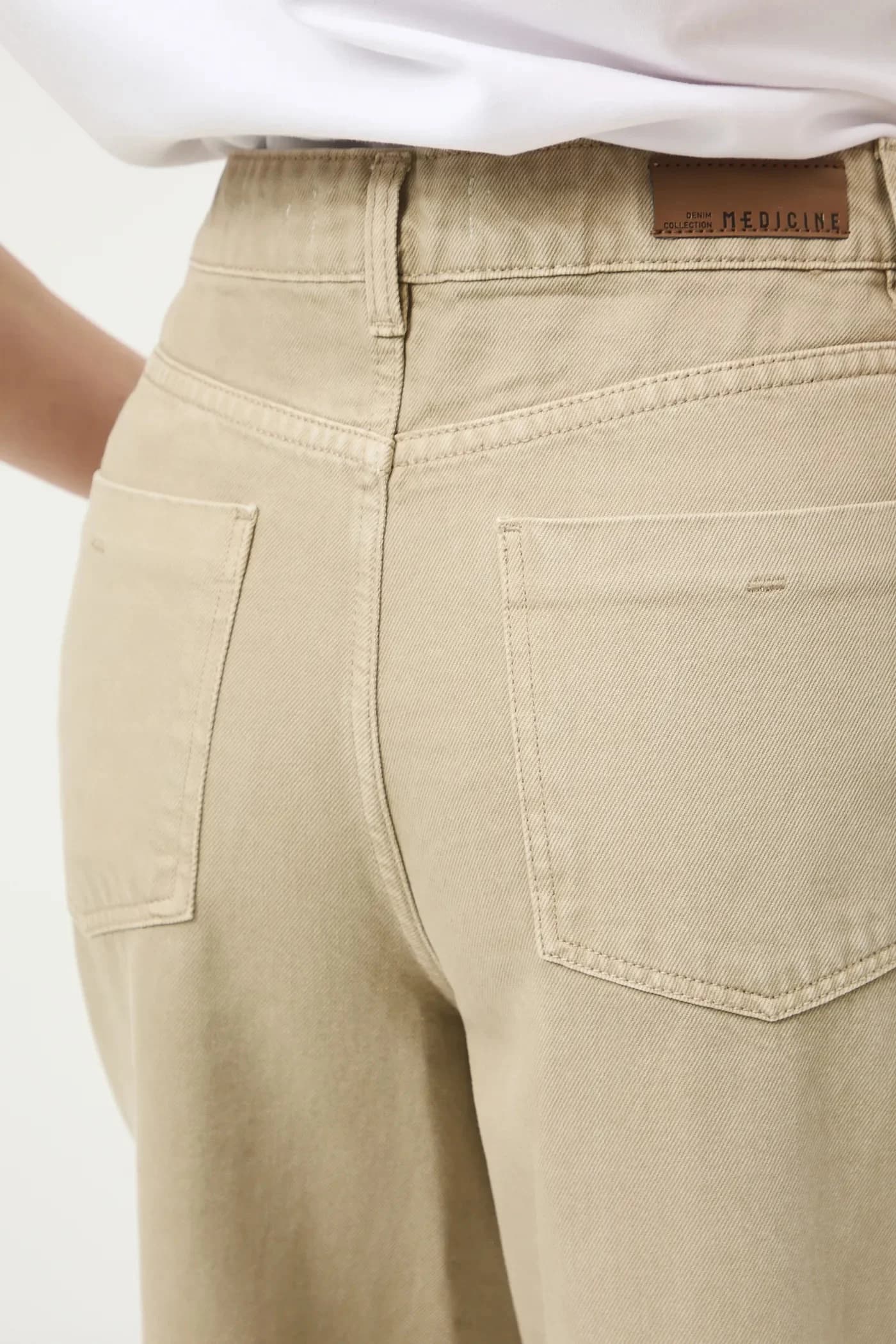 Женские джинсы кроя мамы - фото 4