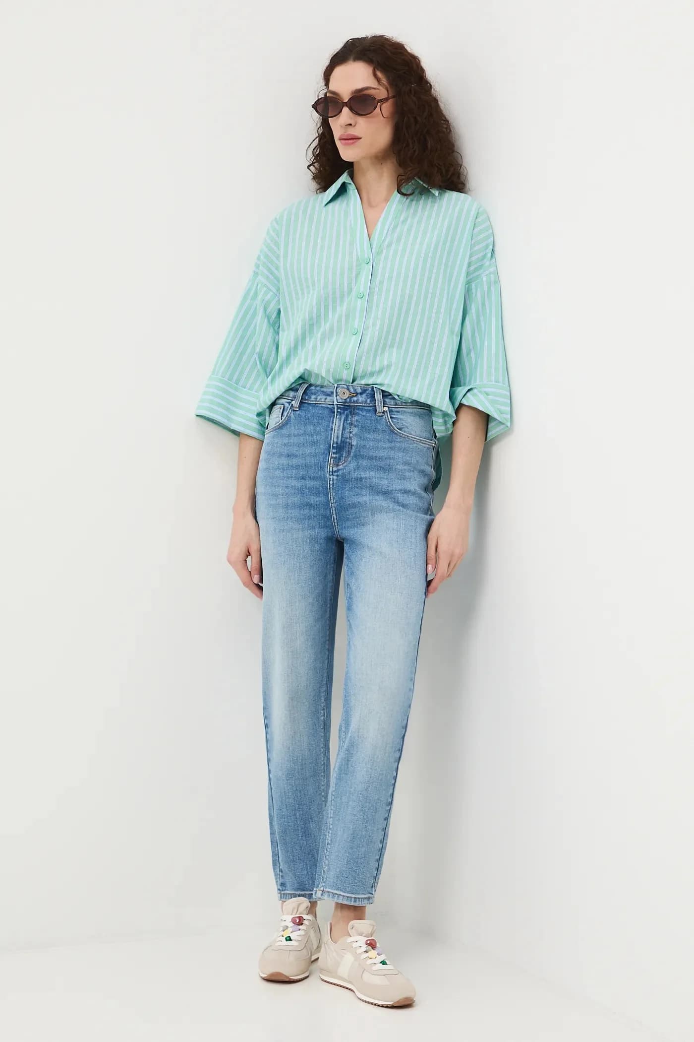 Женские джинсы кроя мамы