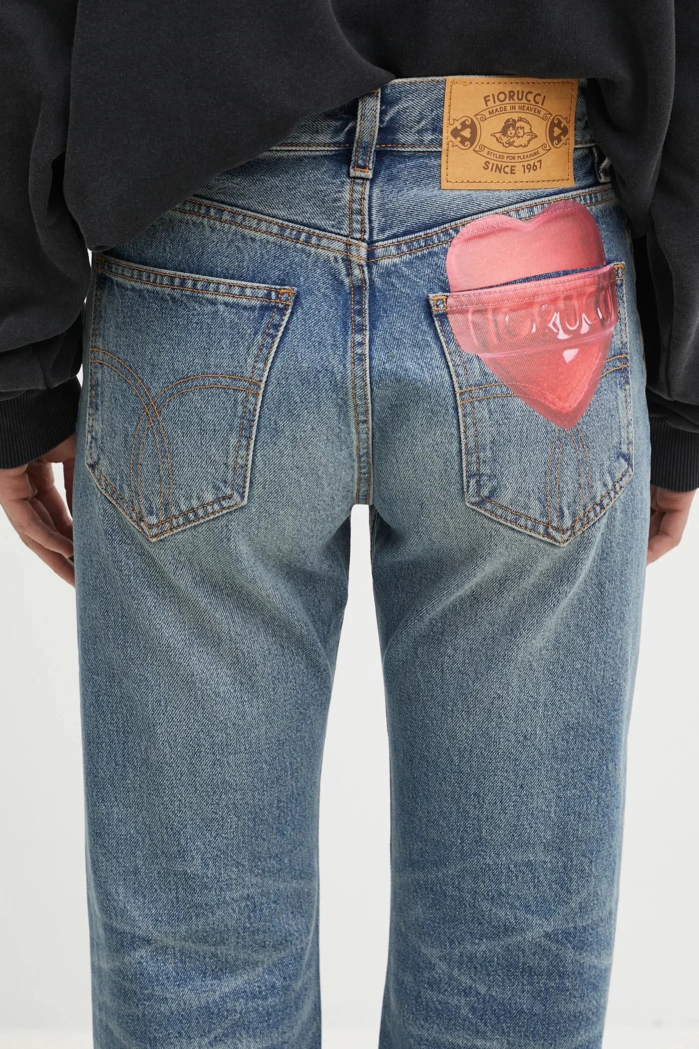 Джинсы прямого кроя с принтом «леденцы» и сердечками - фото 4