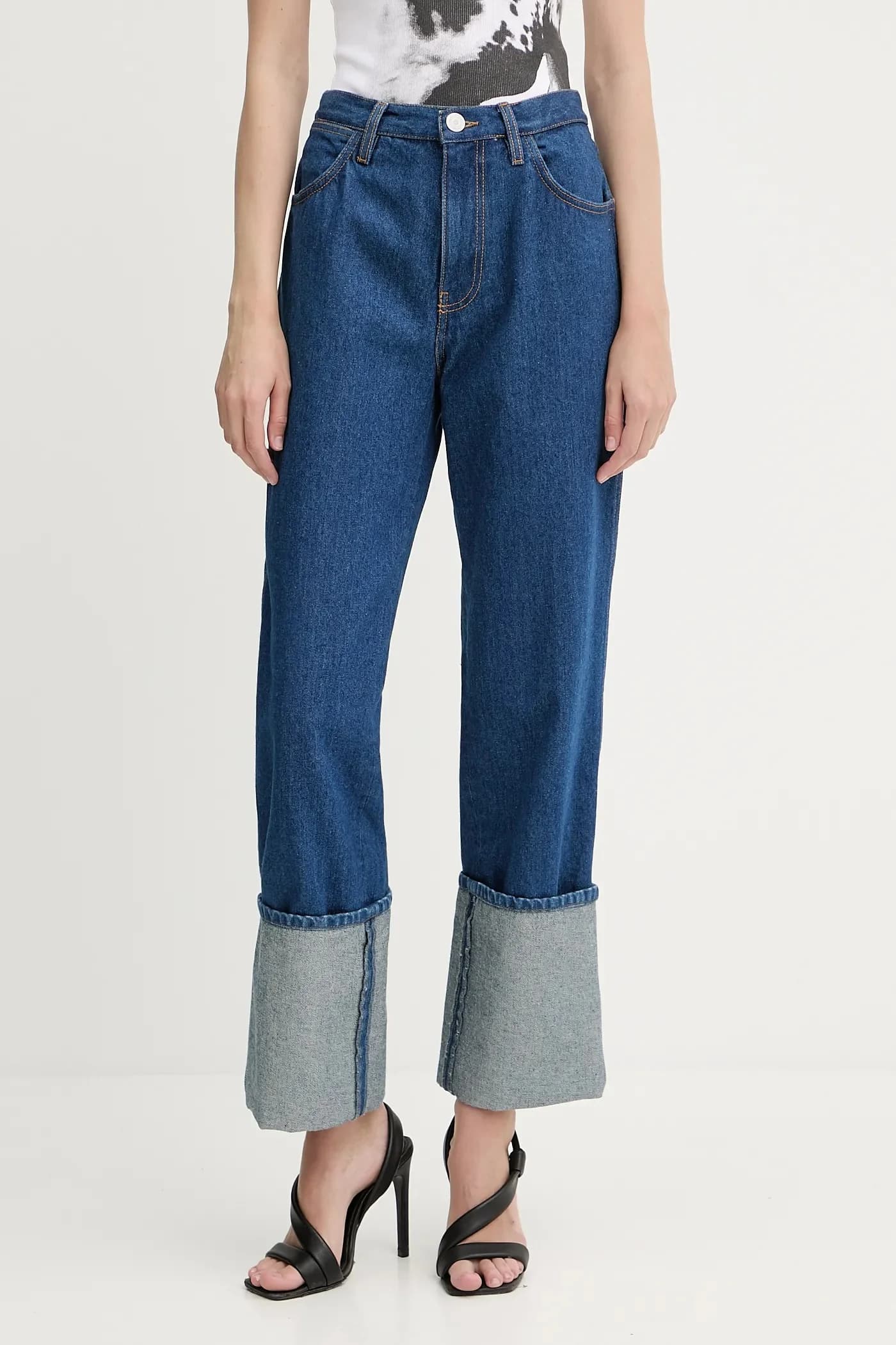 Джинсы REIMAGINE от Патрика Макдауэлла