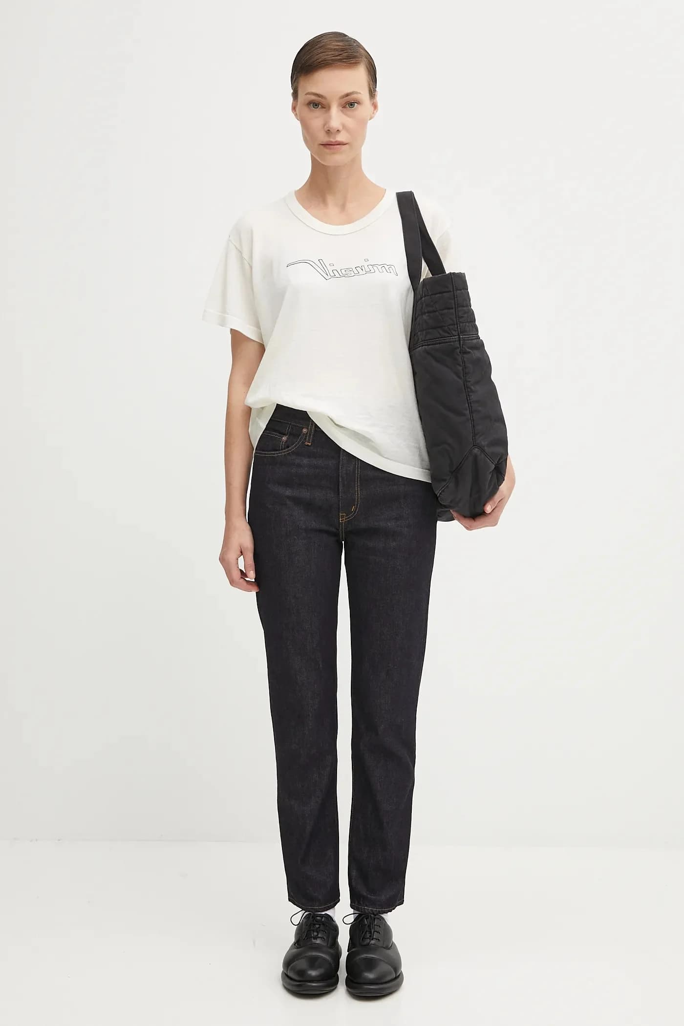 Джинсы с социальной скульптурой - фото 5