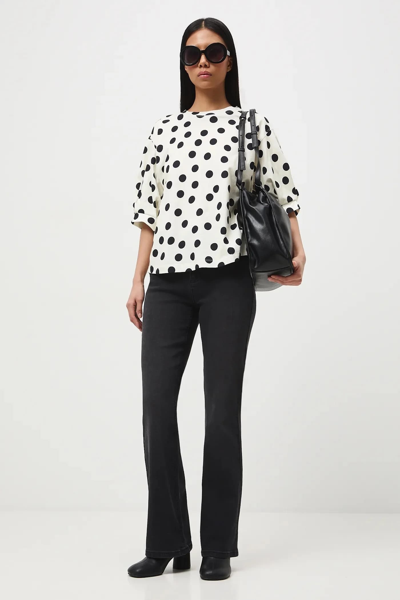 Женские джинсы-клеш - фото 2