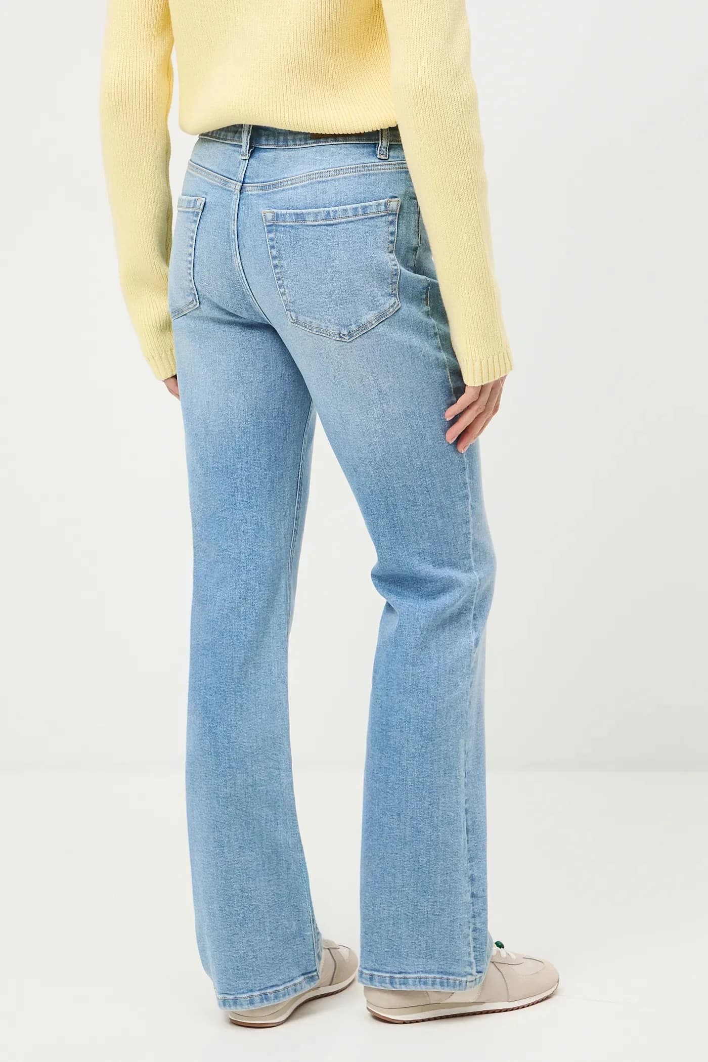 Женские джинсы-клеш - фото 3