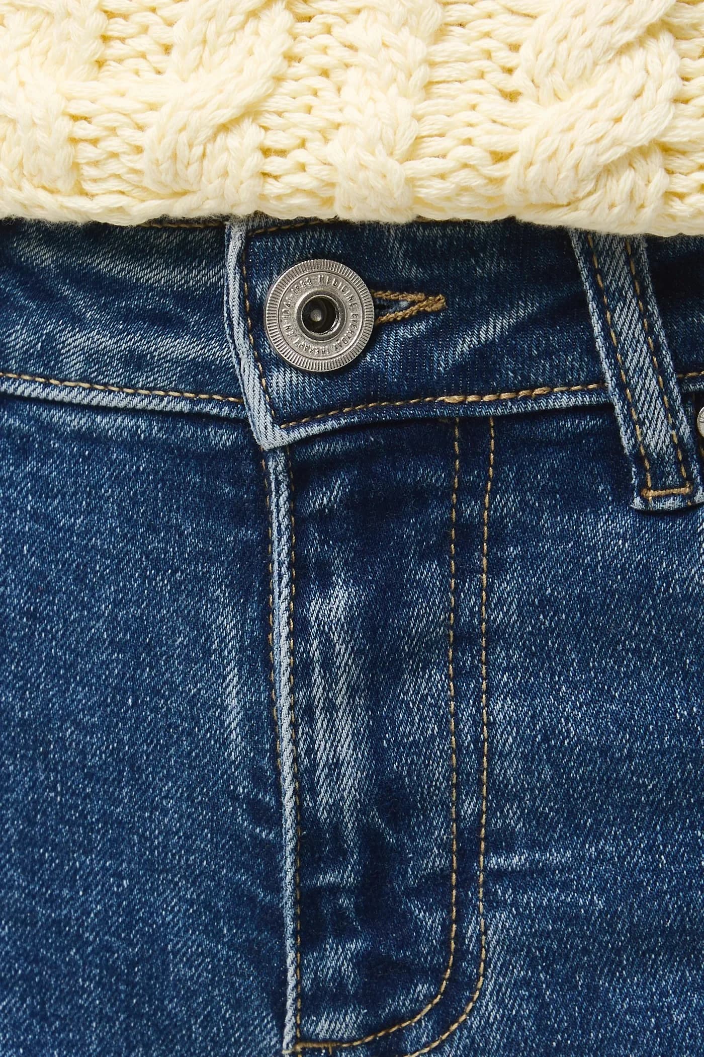 Женские джинсы-клеш - фото 4