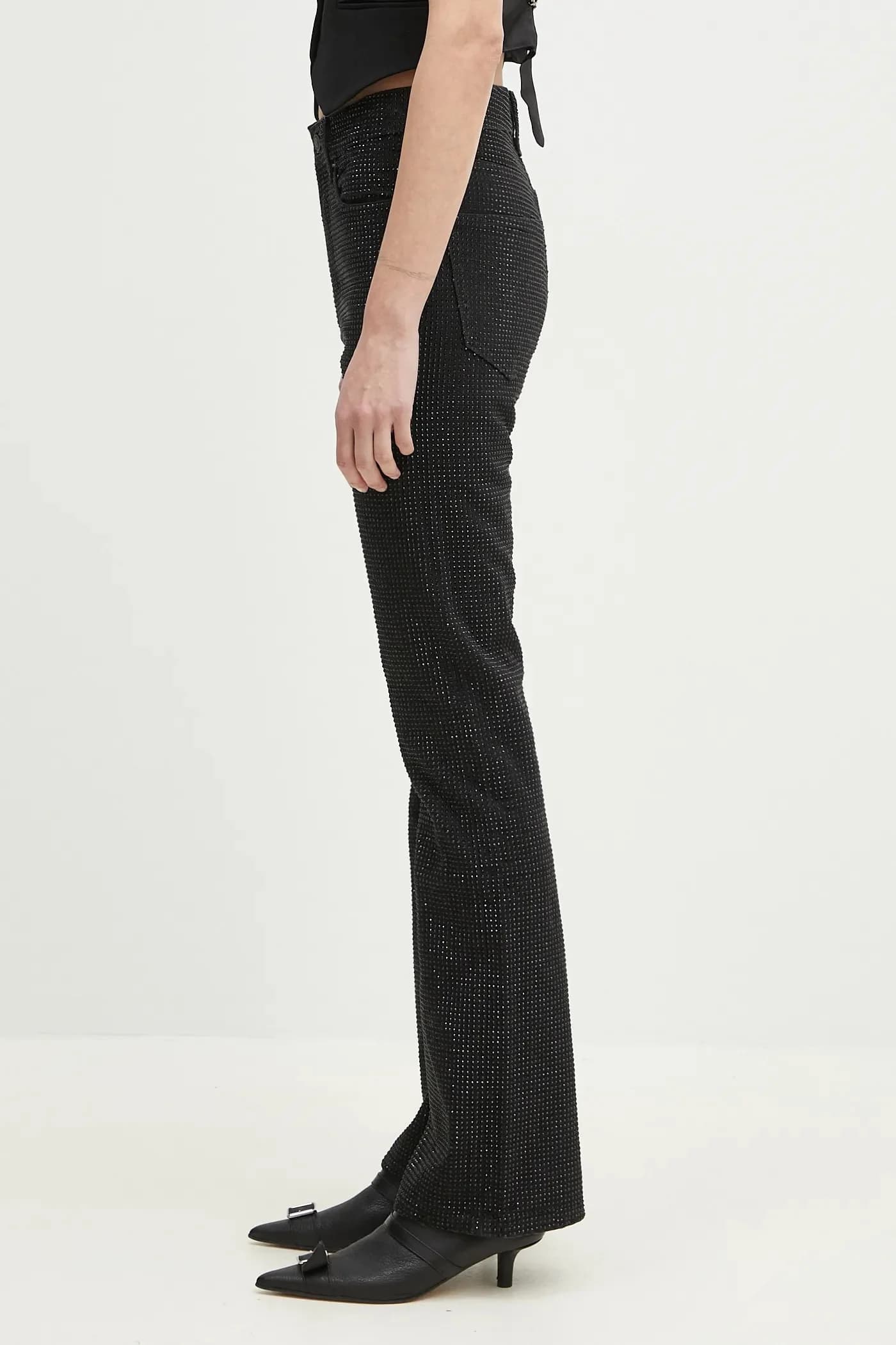 Расклешенные джинсы со стразами - фото 2