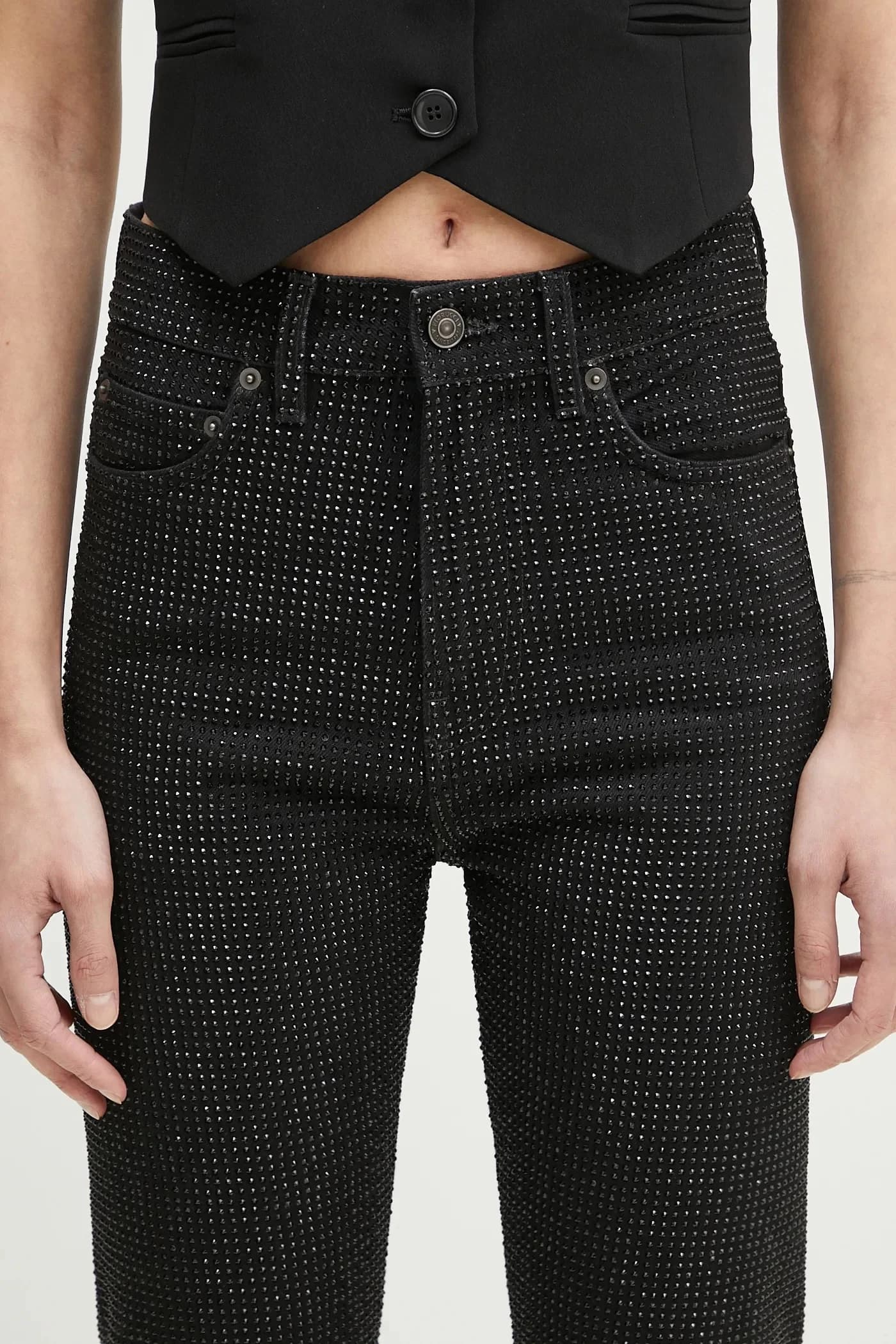 Расклешенные джинсы со стразами - фото 4