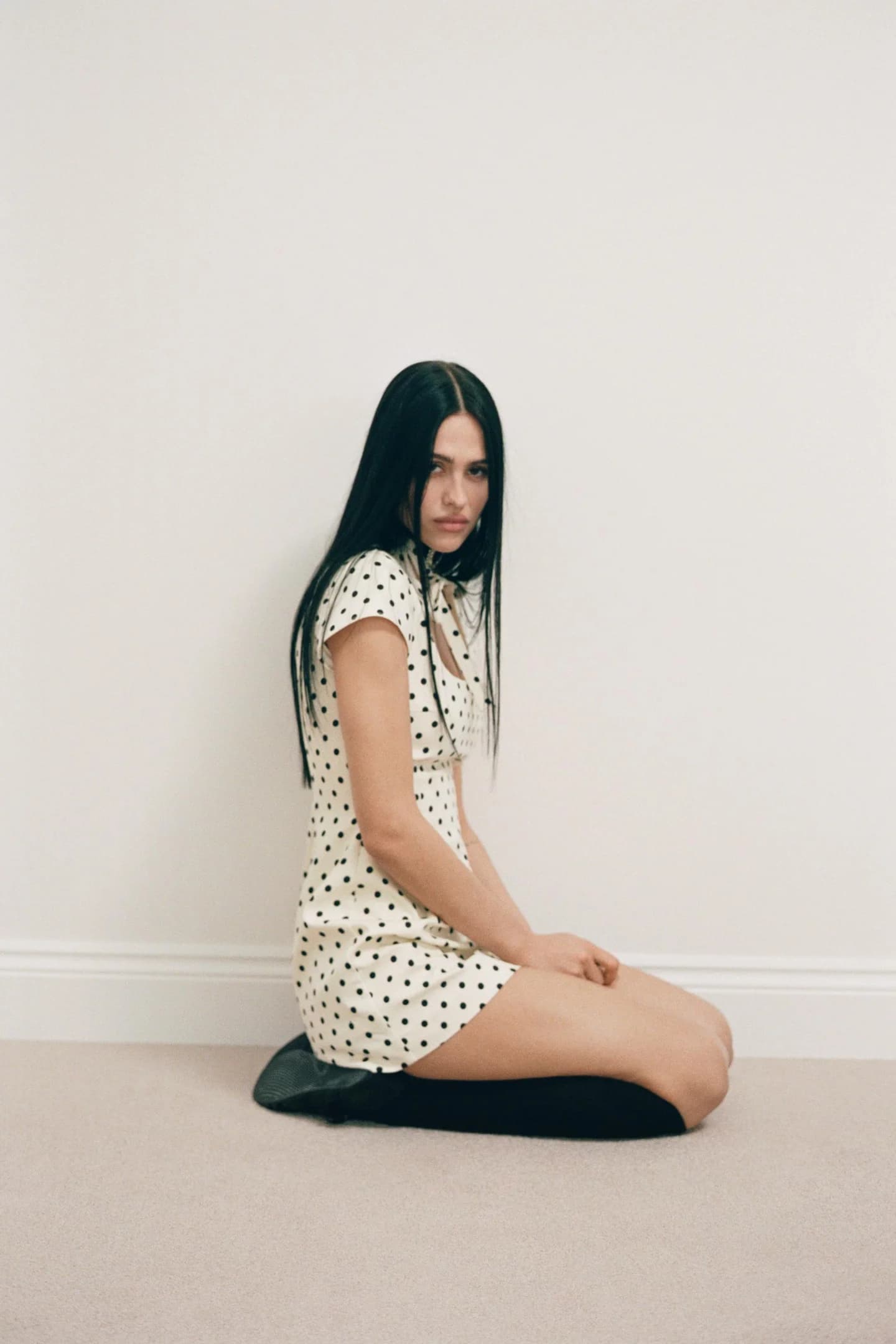 КОРОТКОЕ ПЛАТЬЕ С ЗАВЯЗКАМИ