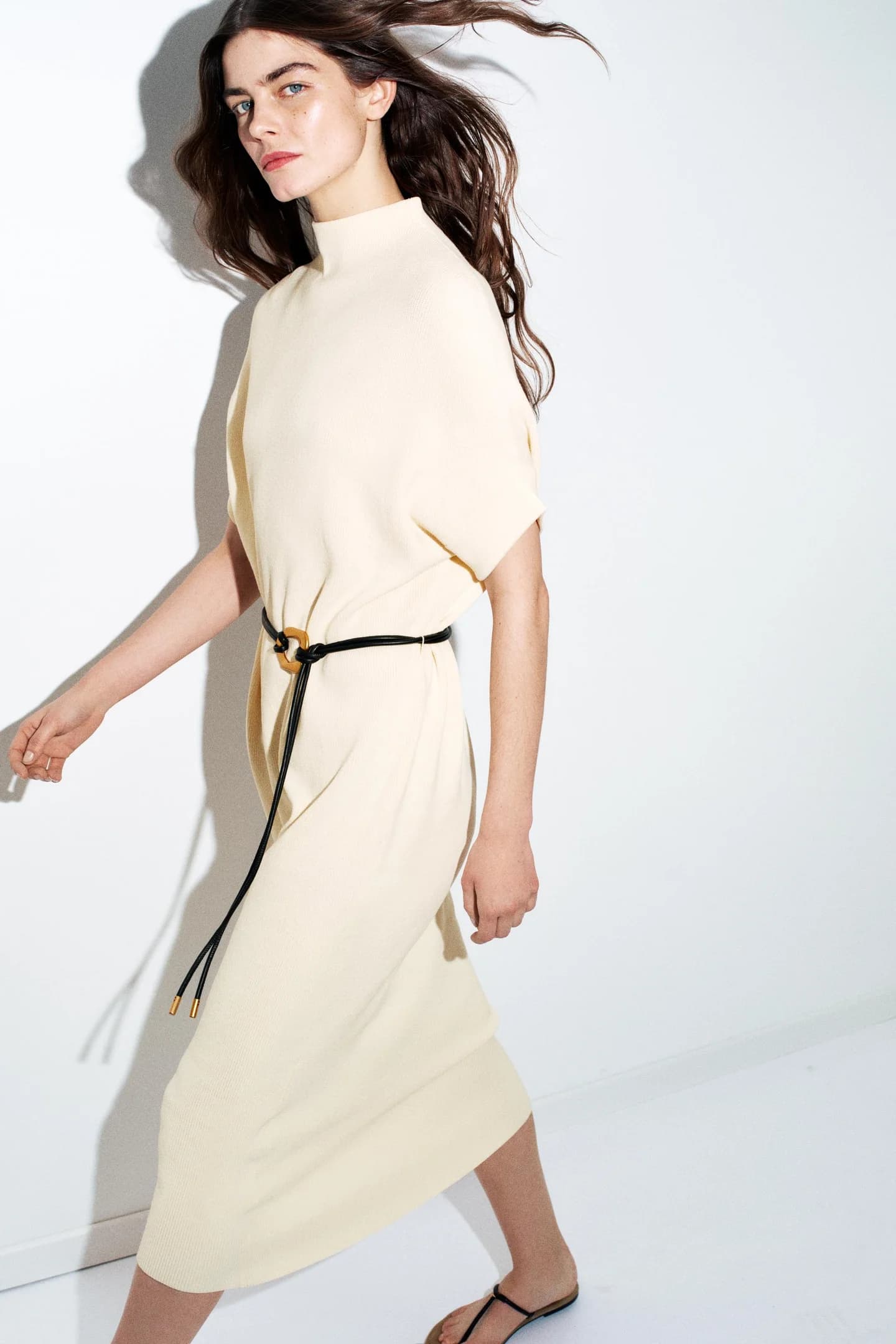 ТРИКОТАЖНОЕ ПЛАТЬЕ С ПОЯСОМ