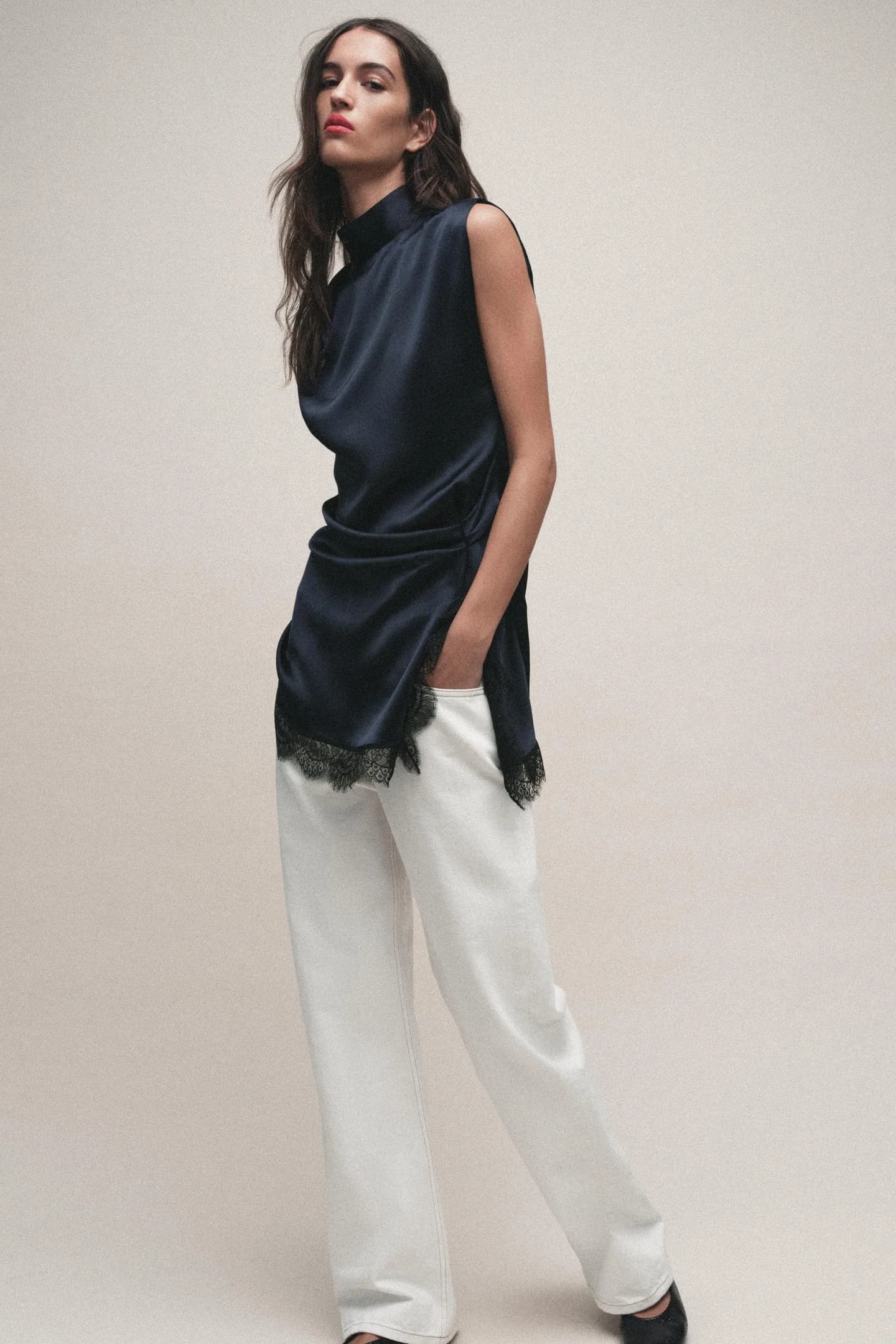 МИНИ-ПЛАТЬЕ ИЗ КОМБИНИРОВАННОЙ ТКАНИ И КРУЖЕВА - фото 2