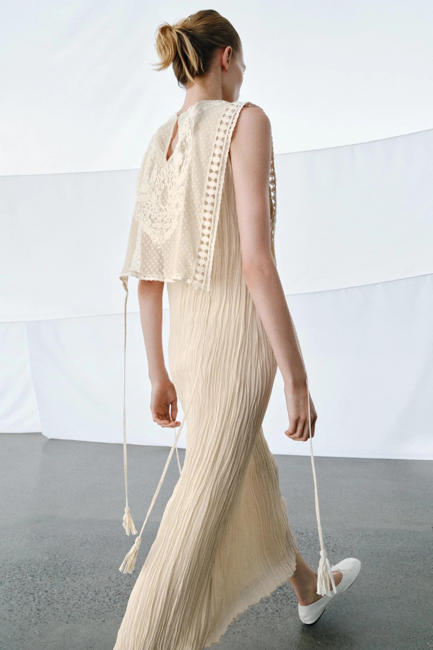 ПЛАТЬЕ ИЗ КОМБИНИРОВАННЫХ МАТЕРИАЛОВ СО СЪЕМНЫМ ПОКРЫТИЕМ ИЗ КОЛЛЕКЦИИ ZW