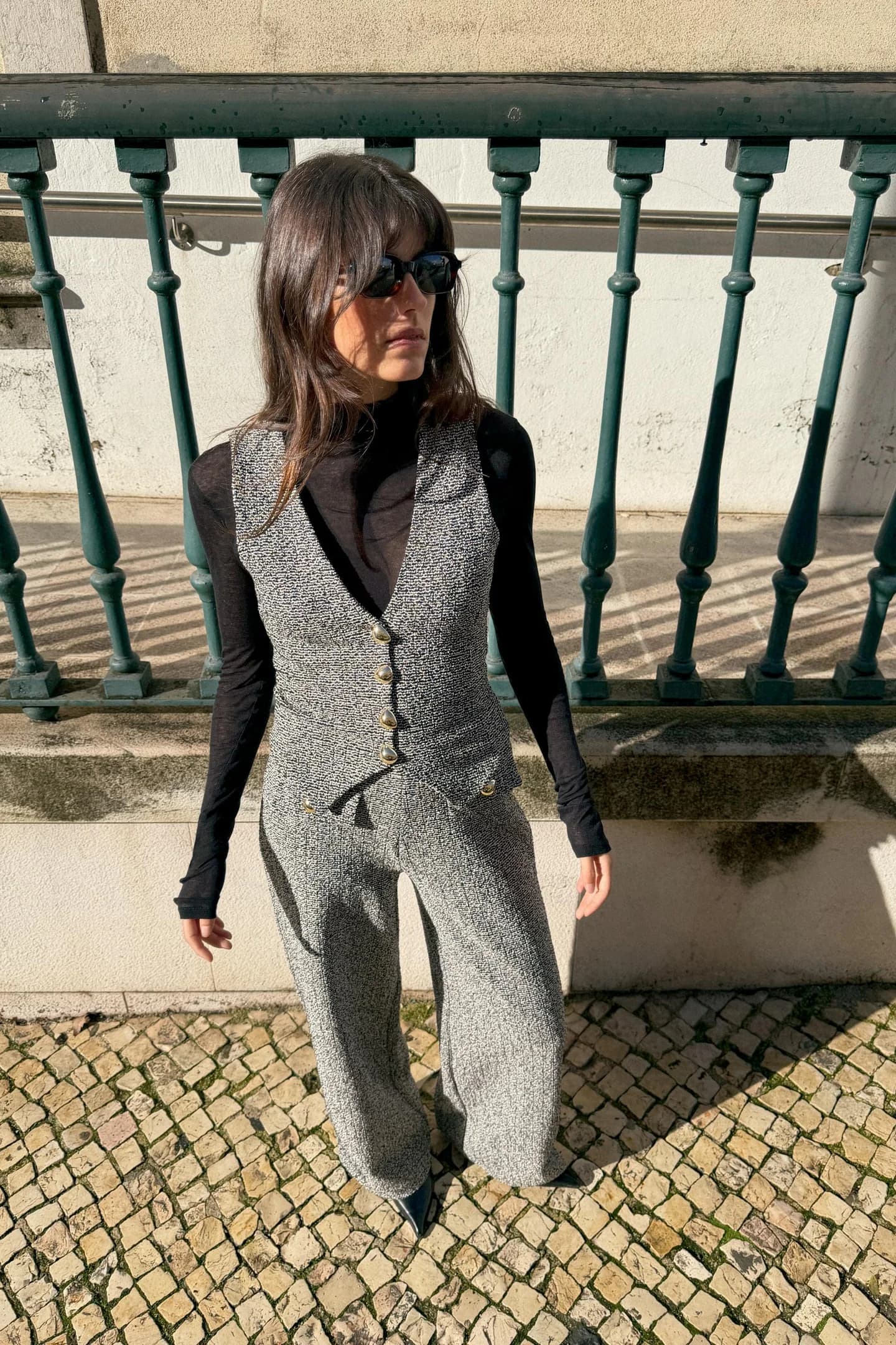 ЖИЛЕТ ИЗ СТРУКТУРНОЙ ТКАНИ НА ПУГОВИЦАХ - фото 4