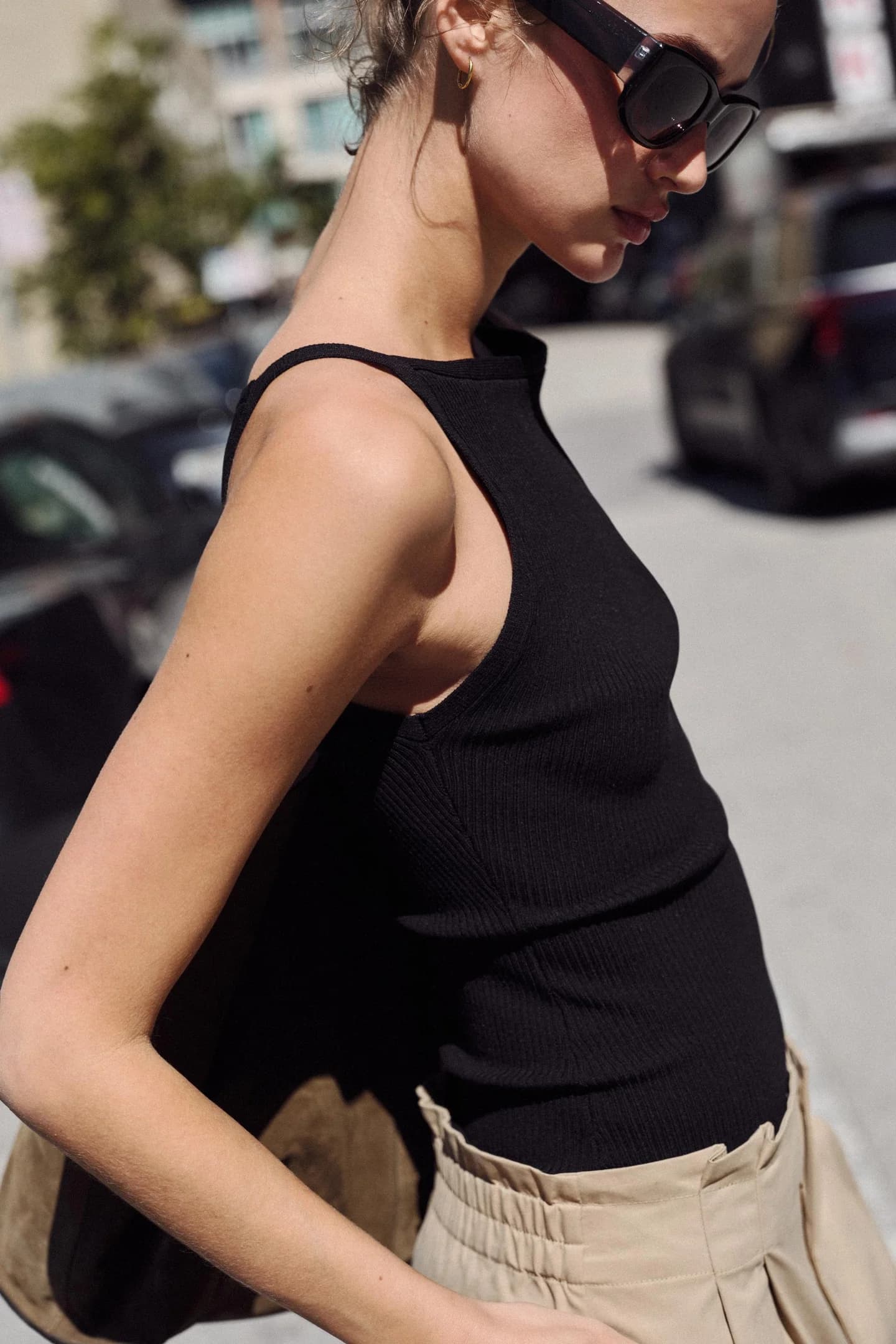 ТРИКОТАЖНЫЙ ТОП В РЕБКУ